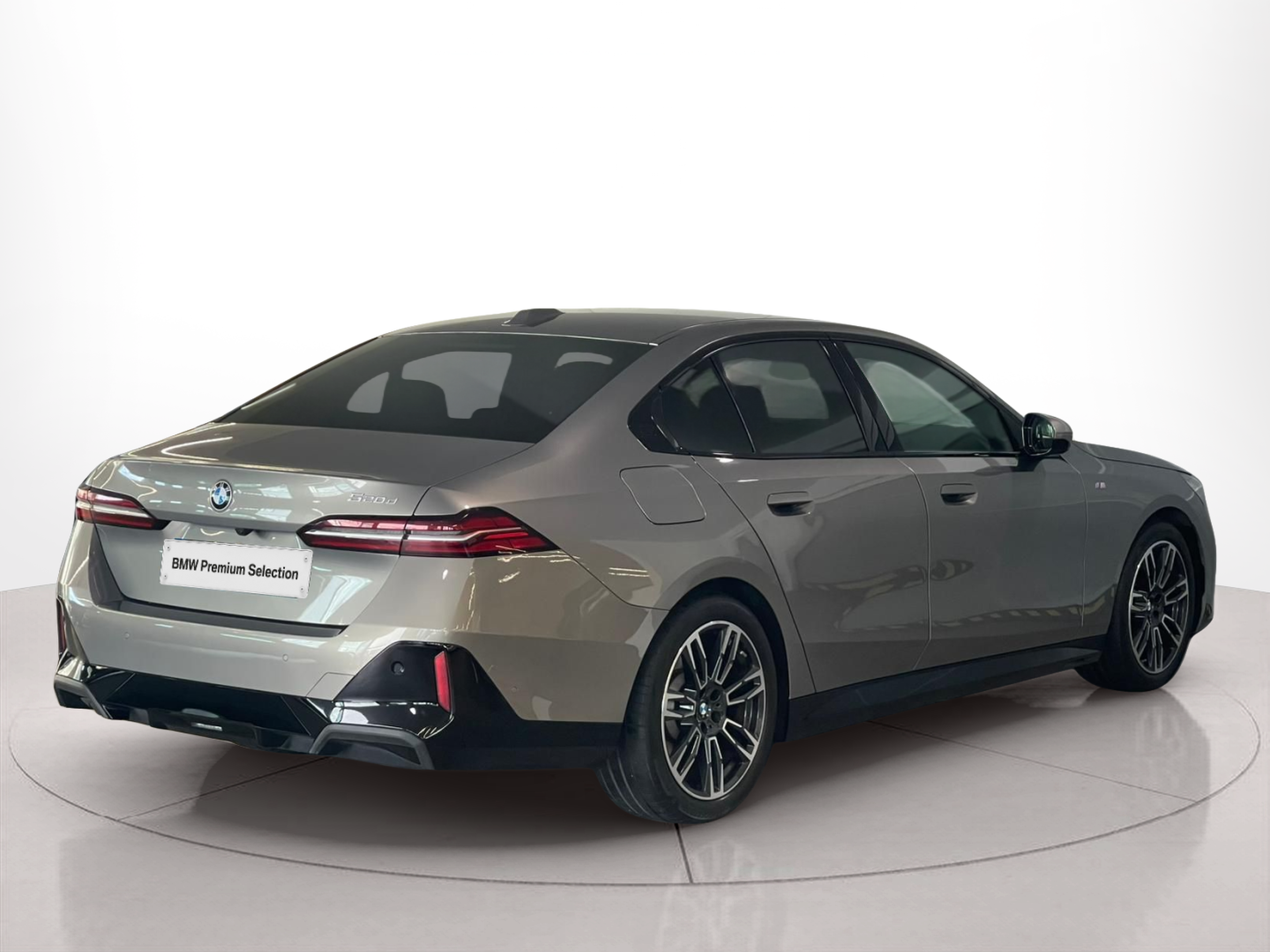 BMW Série 5 520d Berlina color Gris. Año 2024. 145KW(197CV). Diesel. En concesionario Santogal Carnaxide de Oeiras