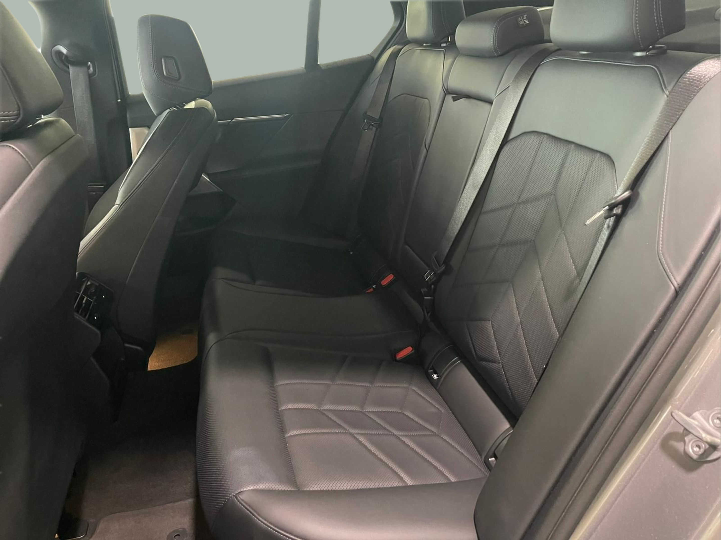 BMW Série 5 520d Berlina color Gris. Año 2024. 145KW(197CV). Diesel. En concesionario Santogal Carnaxide de Oeiras