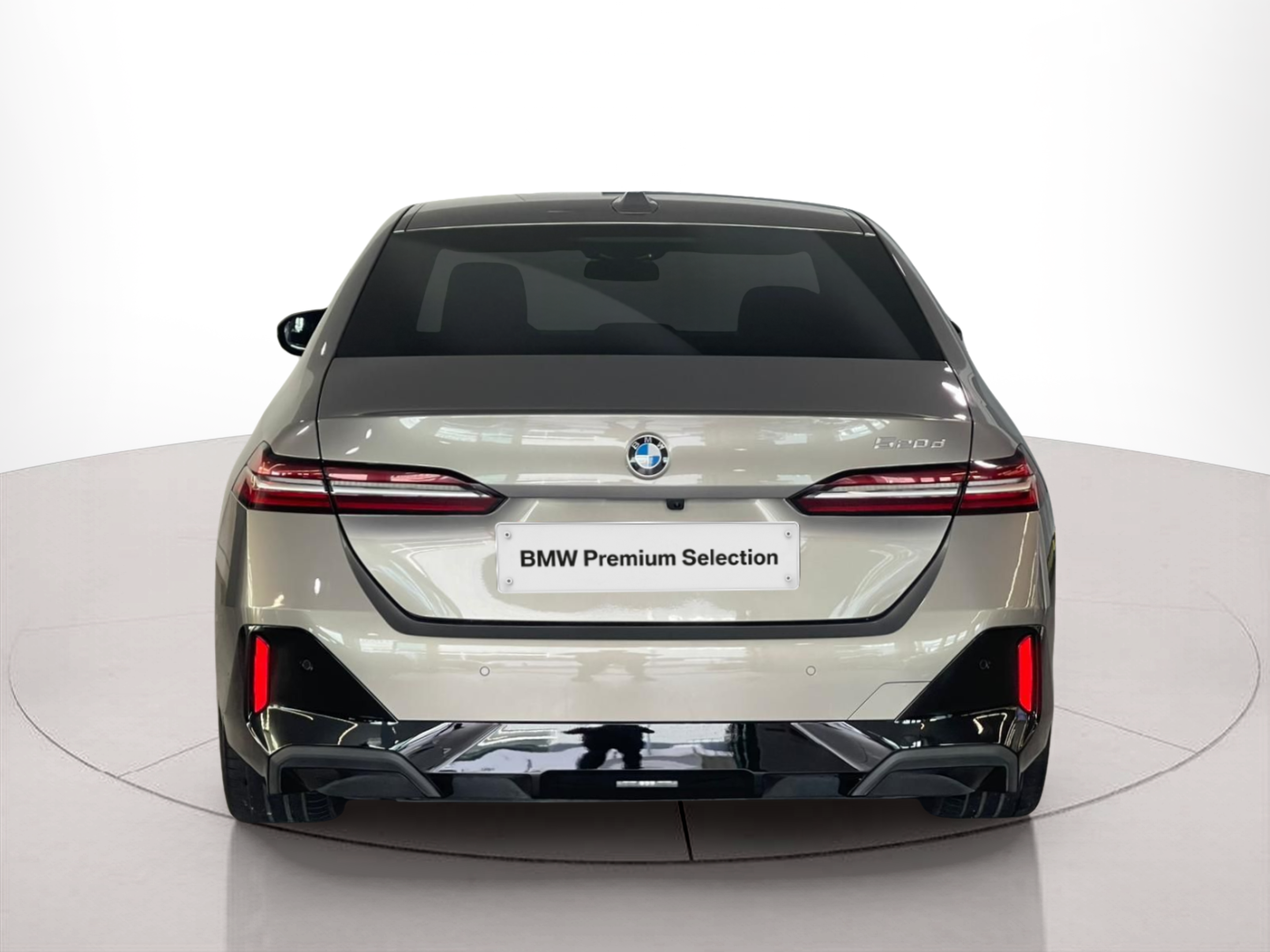 BMW Série 5 520d Berlina color Gris. Año 2024. 145KW(197CV). Diesel. En concesionario Santogal Carnaxide de Oeiras