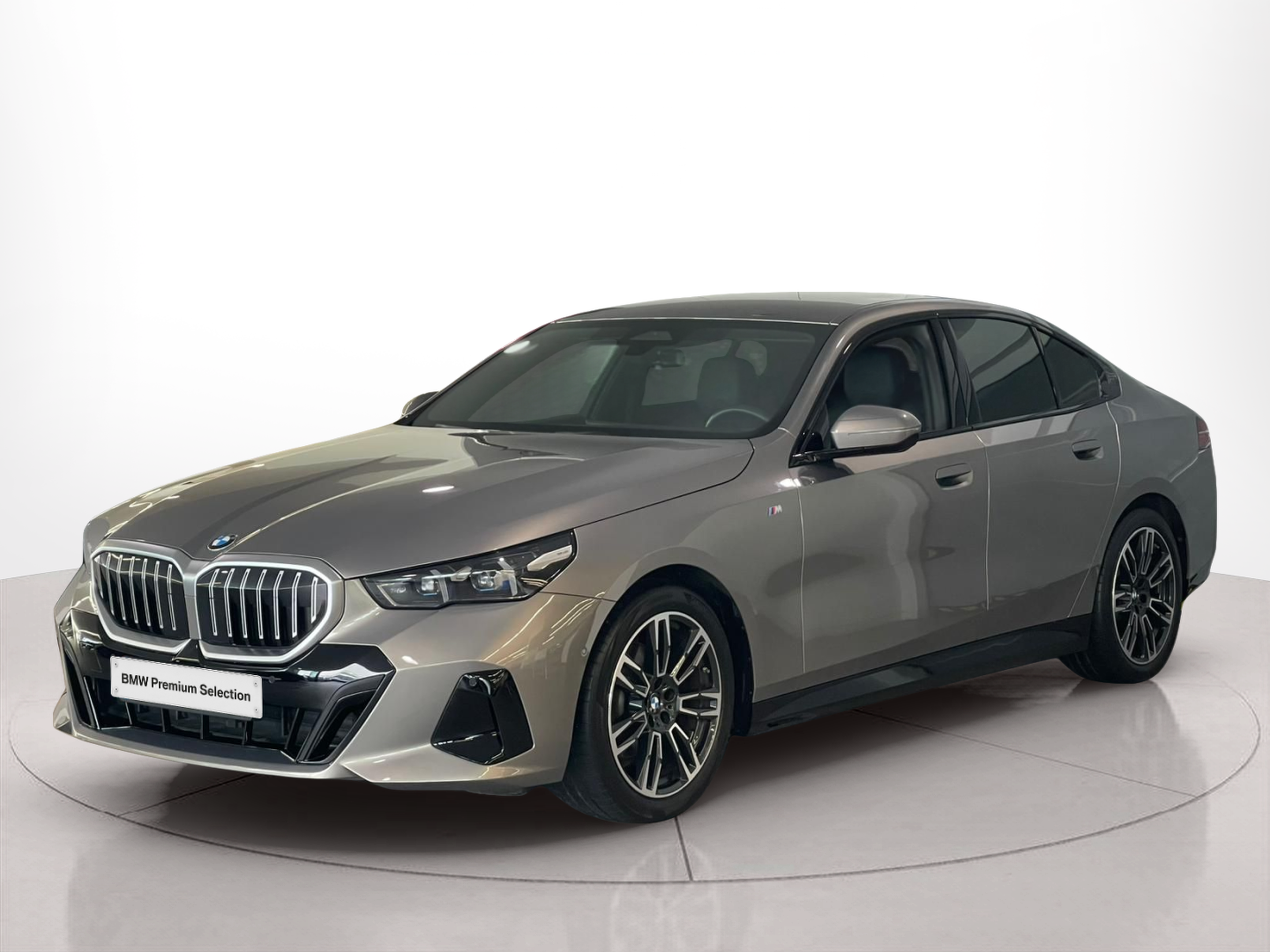 Fotos de BMW Série 5 520d Berlina color Gris. Año 2024. 145KW(197CV). Diesel. En concesionario Santogal Carnaxide de Oeiras