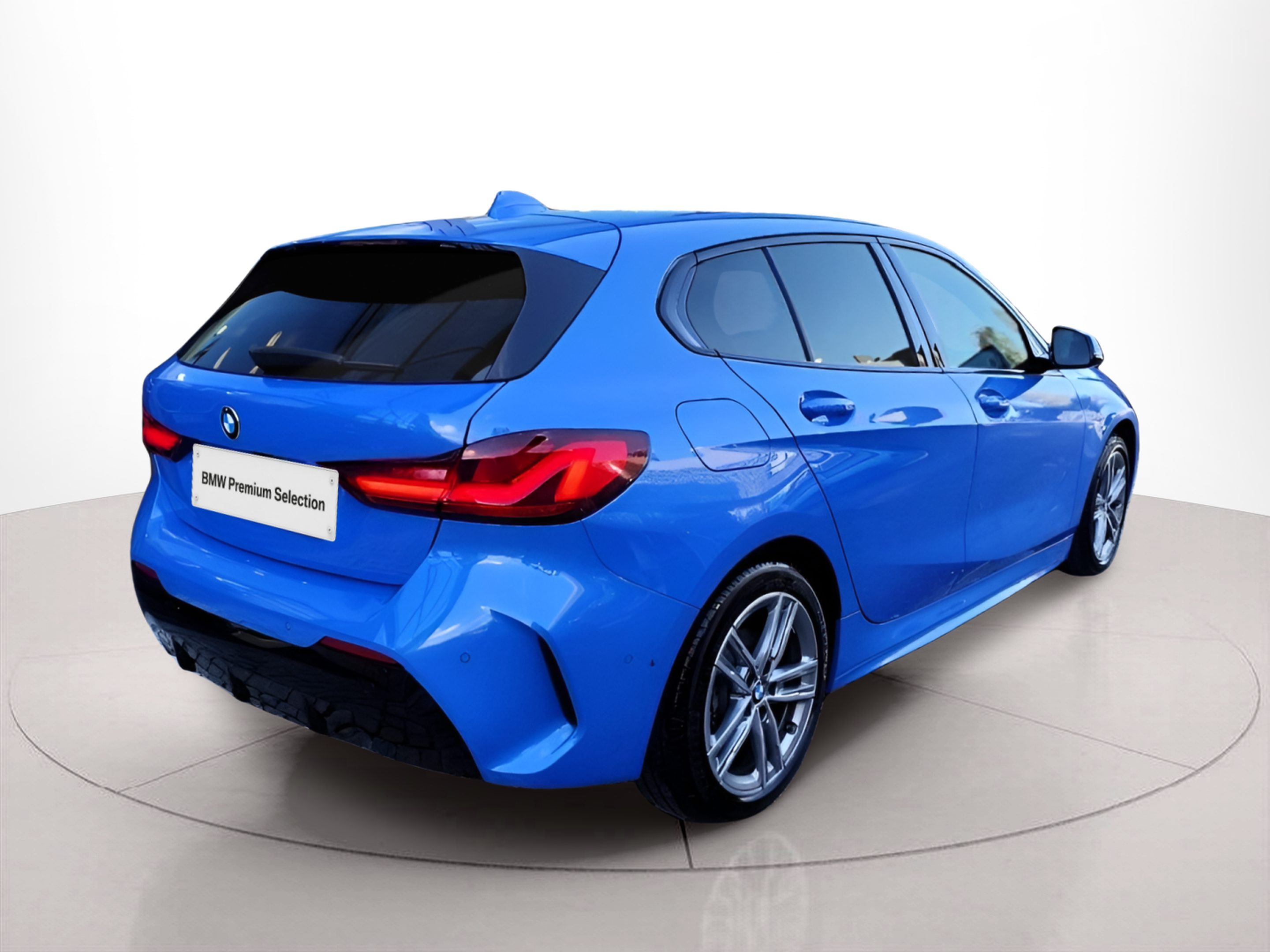 BMW Série 1 116d color Azul. Año 2024. 85KW(116CV). Diesel. En concesionario Santogal Oeiras de Oeiras