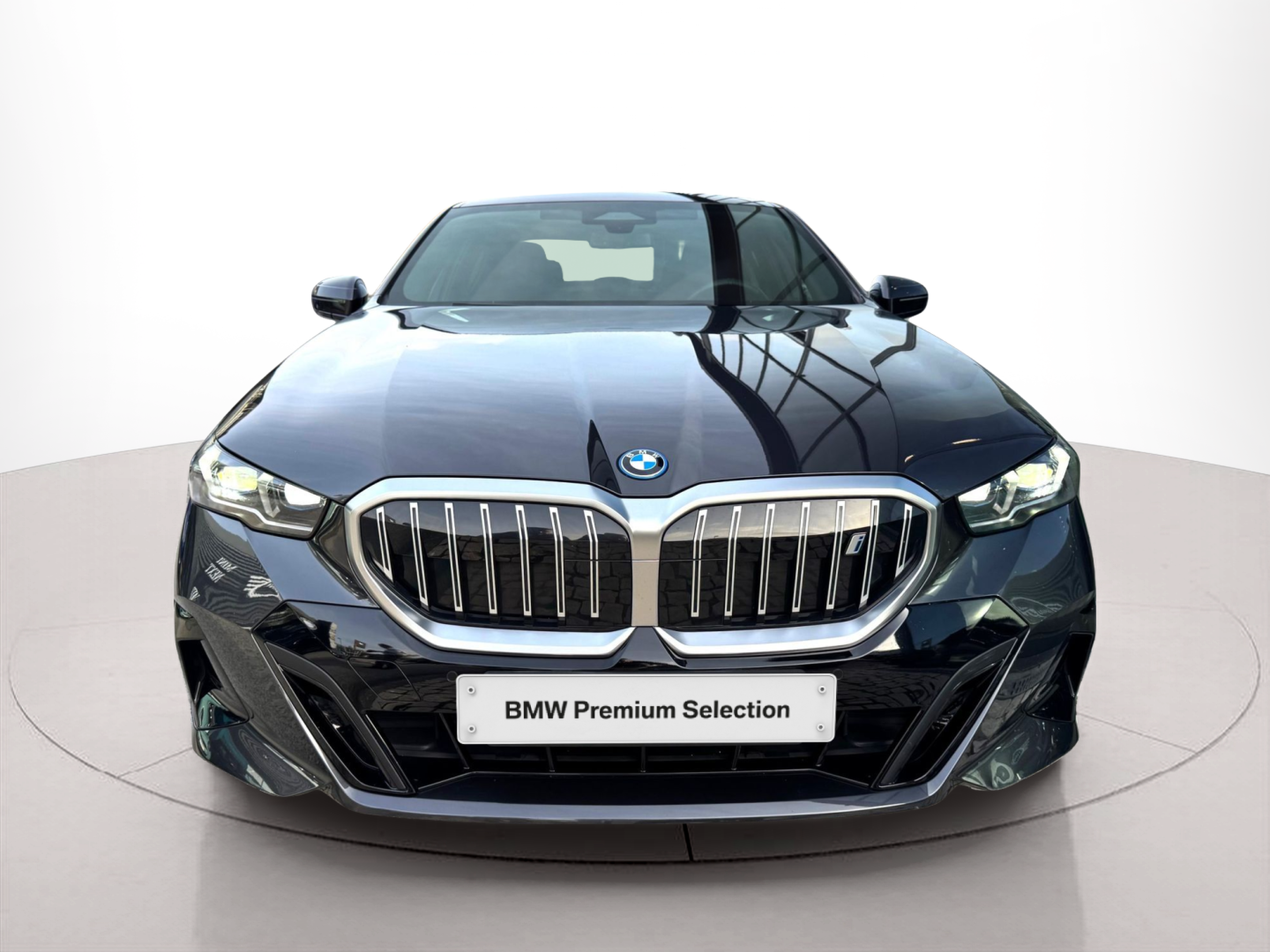 Fotos de BMW i5 eDrive40 color Gris. Año 2024. 250KW(340CV). Elétrico. En concesionario Santogal Oeiras de Oeiras