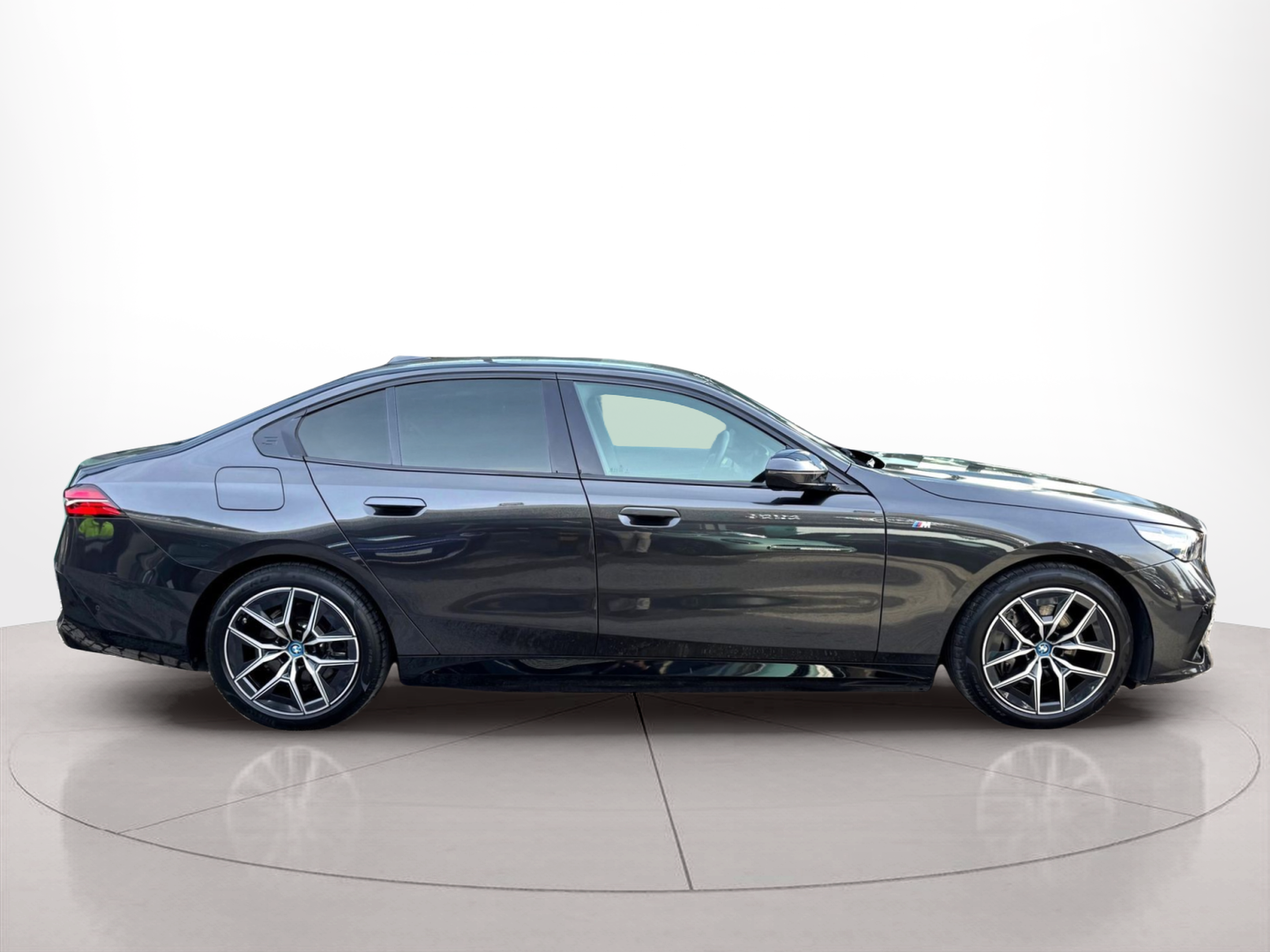 Fotos de BMW i5 eDrive40 color Gris. Año 2024. 250KW(340CV). Elétrico. En concesionario Santogal Oeiras de Oeiras