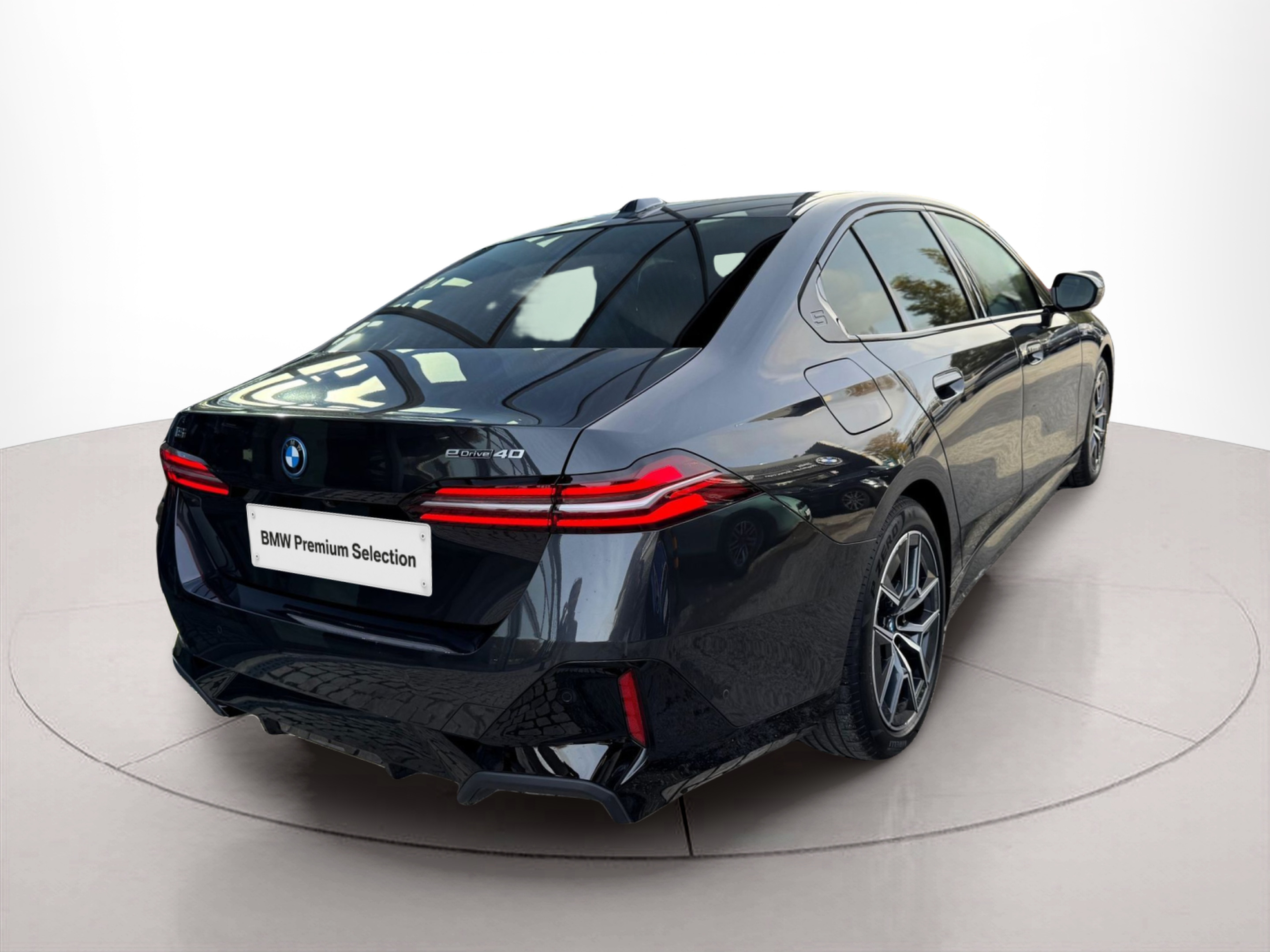 BMW i5 eDrive40 color Gris. Año 2024. 250KW(340CV). Elétrico. En concesionario Santogal Oeiras de Oeiras