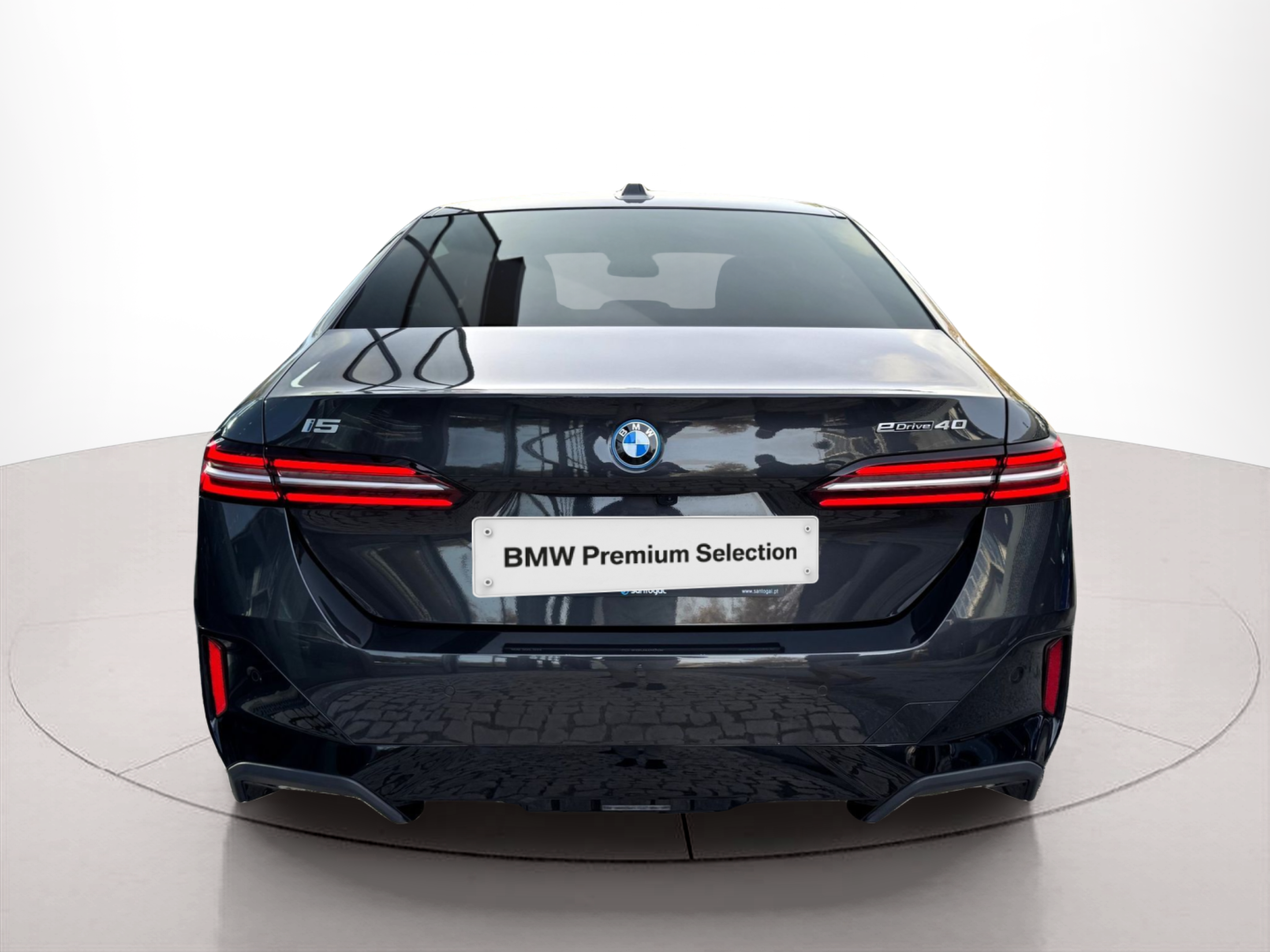 BMW i5 eDrive40 color Gris. Año 2024. 250KW(340CV). Elétrico. En concesionario Santogal Oeiras de Oeiras