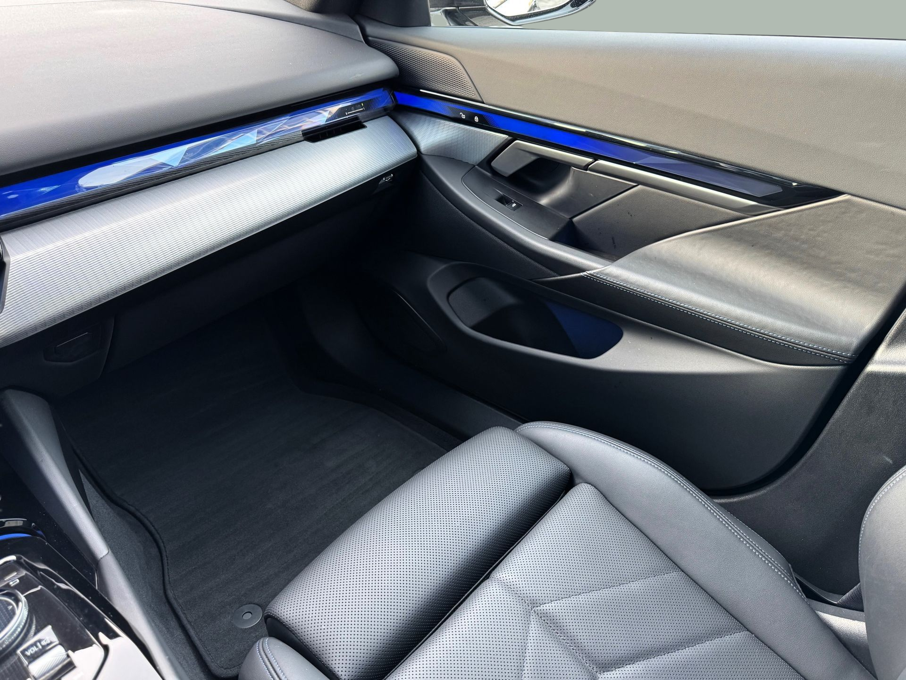 BMW i5 eDrive40 color Gris. Año 2024. 250KW(340CV). Elétrico. En concesionario Santogal Oeiras de Oeiras