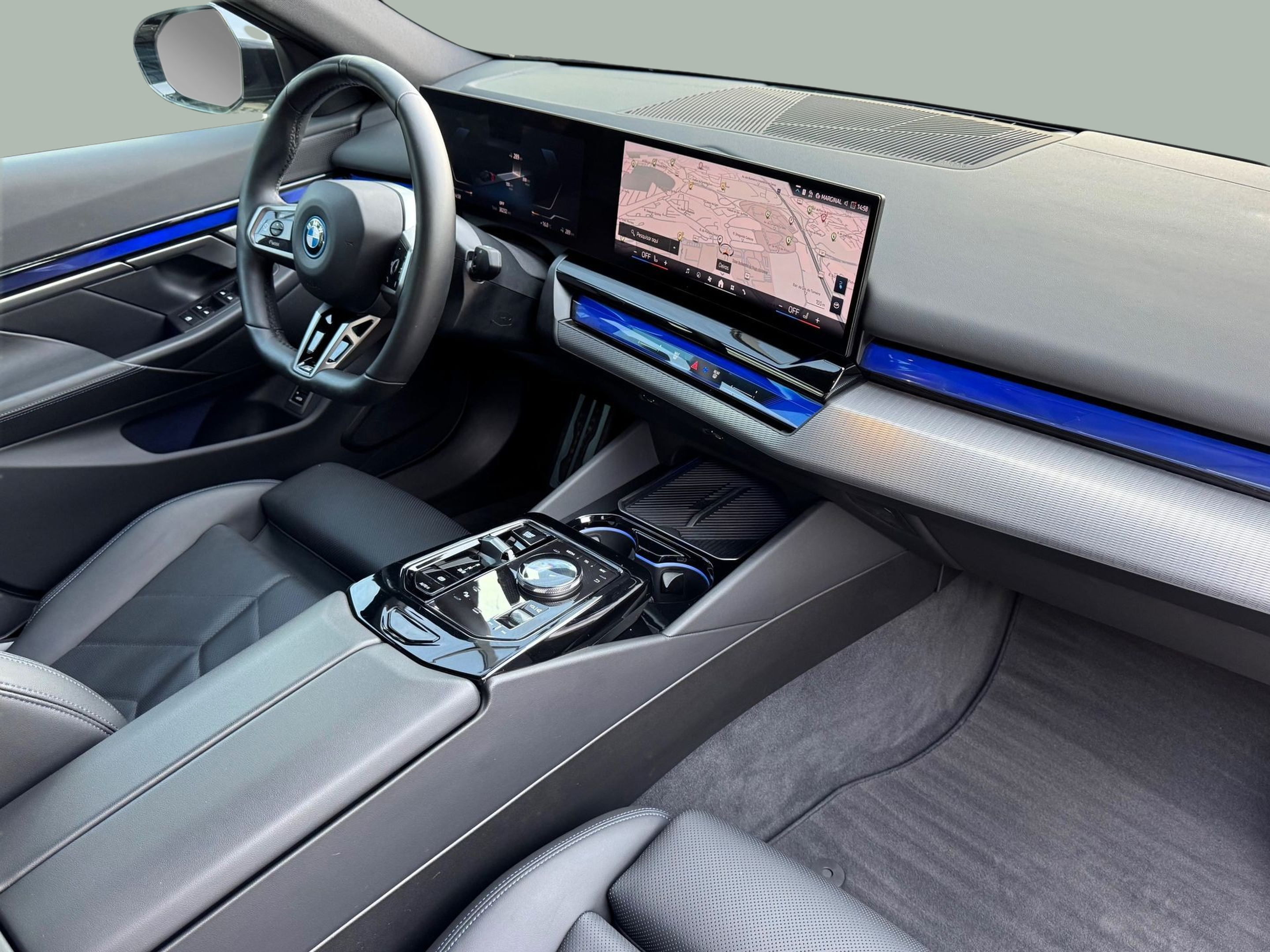 BMW i5 eDrive40 color Gris. Año 2024. 250KW(340CV). Elétrico. En concesionario Santogal Oeiras de Oeiras