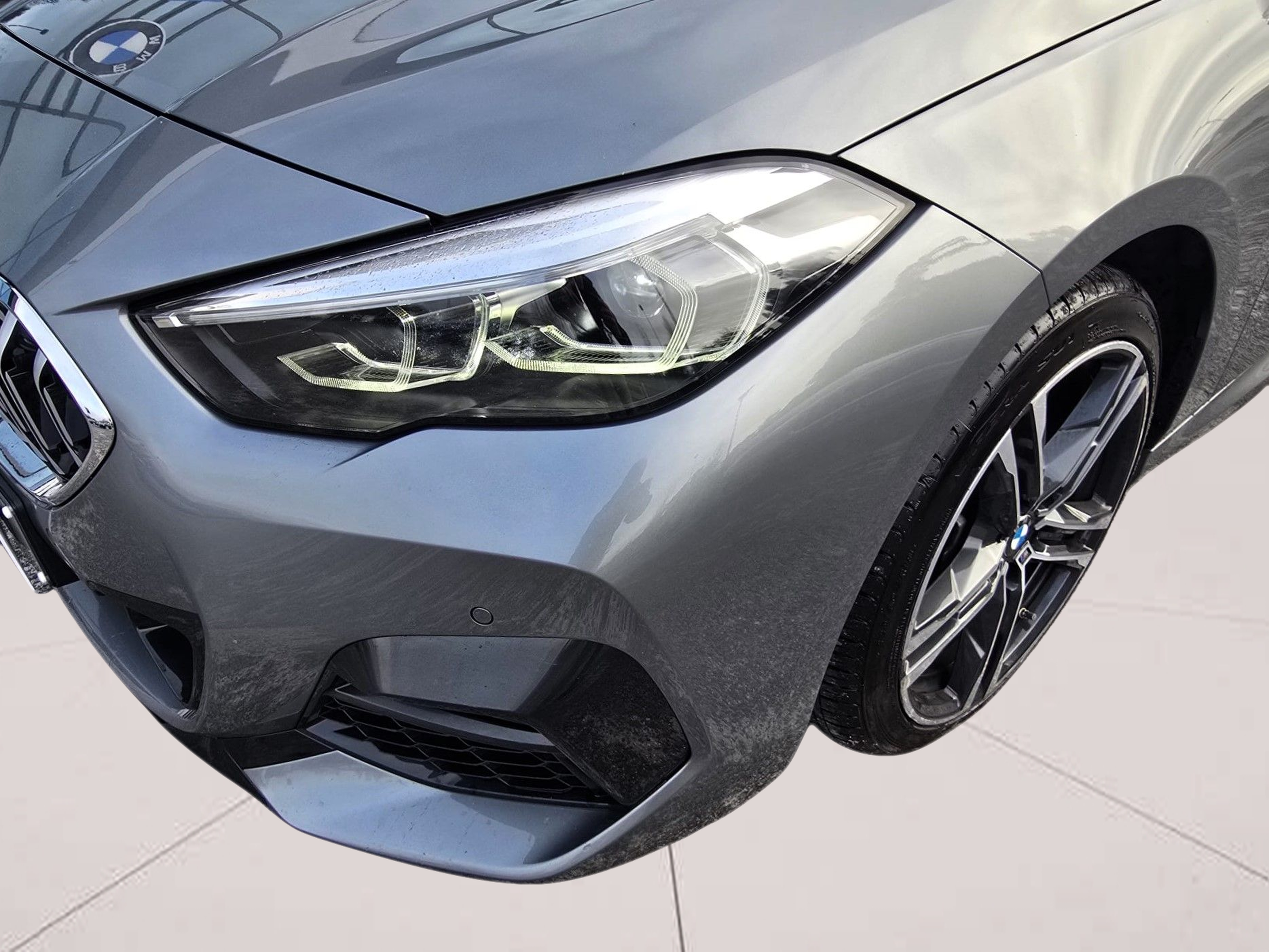 BMW Série 2 216d Gran Coupe color Gris. Año 2024. 85KW(116CV). Diesel. En concesionario Santogal Oeiras de Oeiras