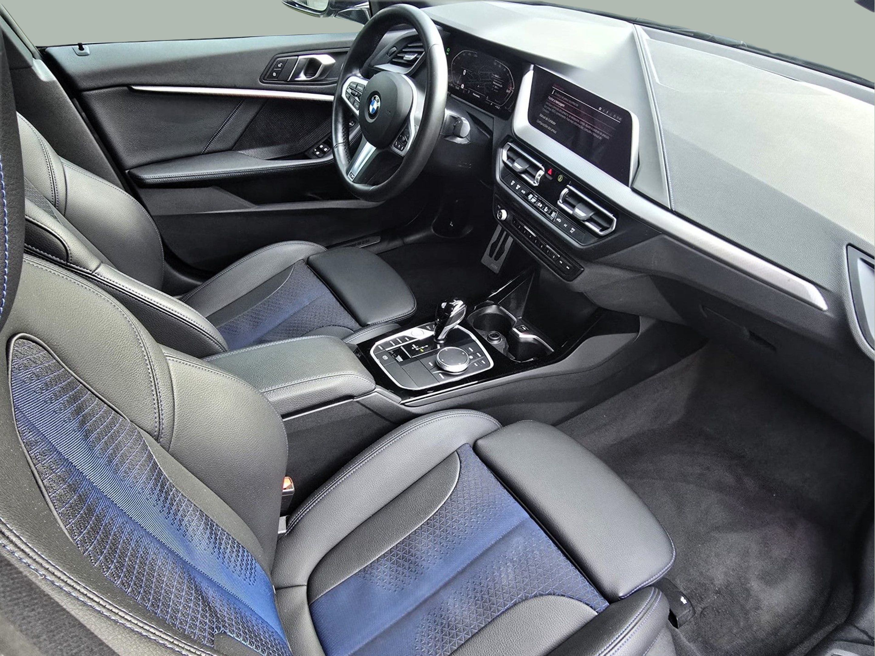 BMW Série 2 216d Gran Coupe color Gris. Año 2024. 85KW(116CV). Diesel. En concesionario Santogal Oeiras de Oeiras