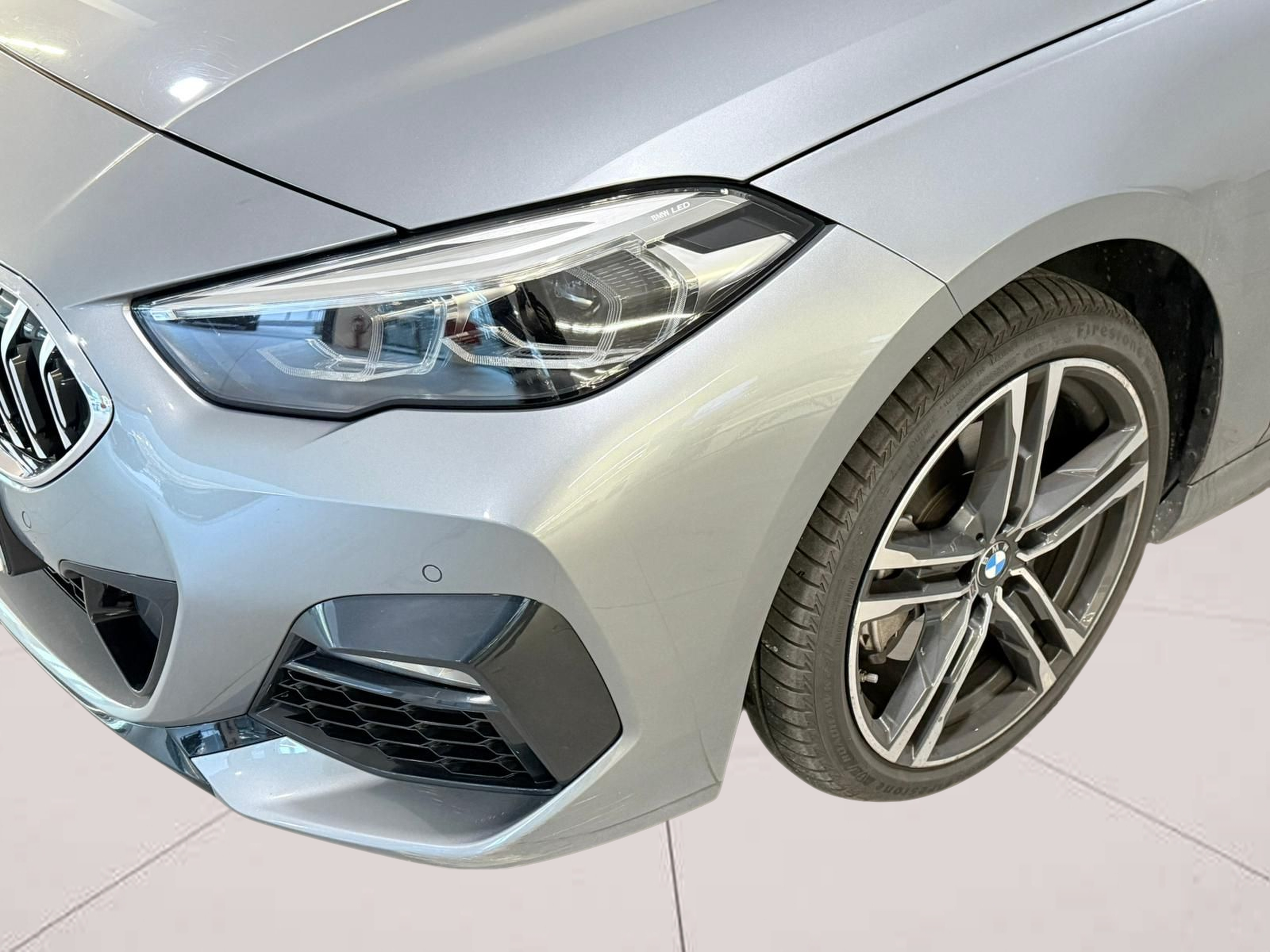 BMW Série 2 216d Gran Coupe color Gris. Año 2024. 85KW(116CV). Diesel. En concesionario Santogal Carnaxide de Oeiras