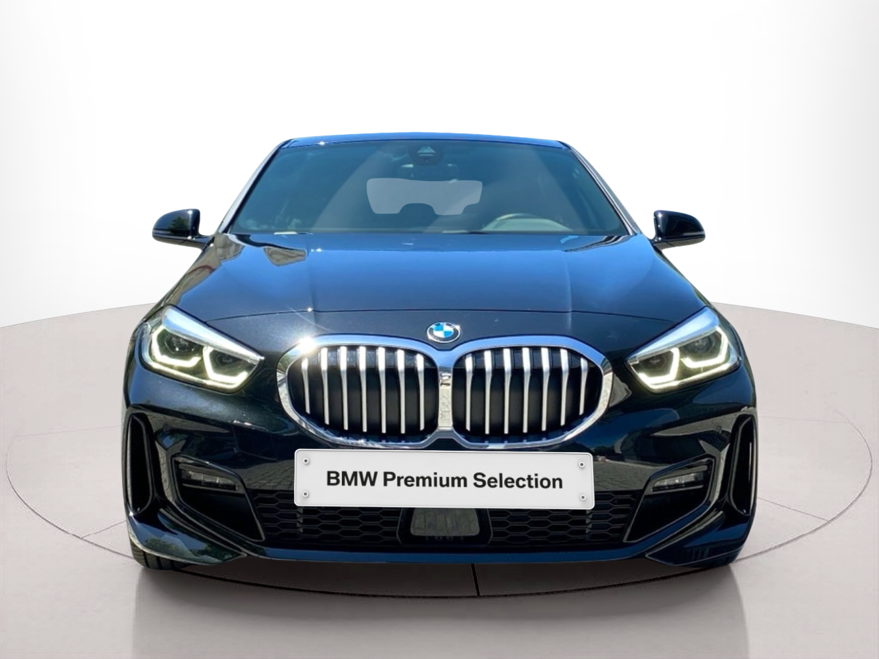 Fotos de BMW Série 1 116d color Negro. Año 2024. 85KW(116CV). Diesel. En concesionario Santogal Praça de Espanha - Lisboa de Lisboa