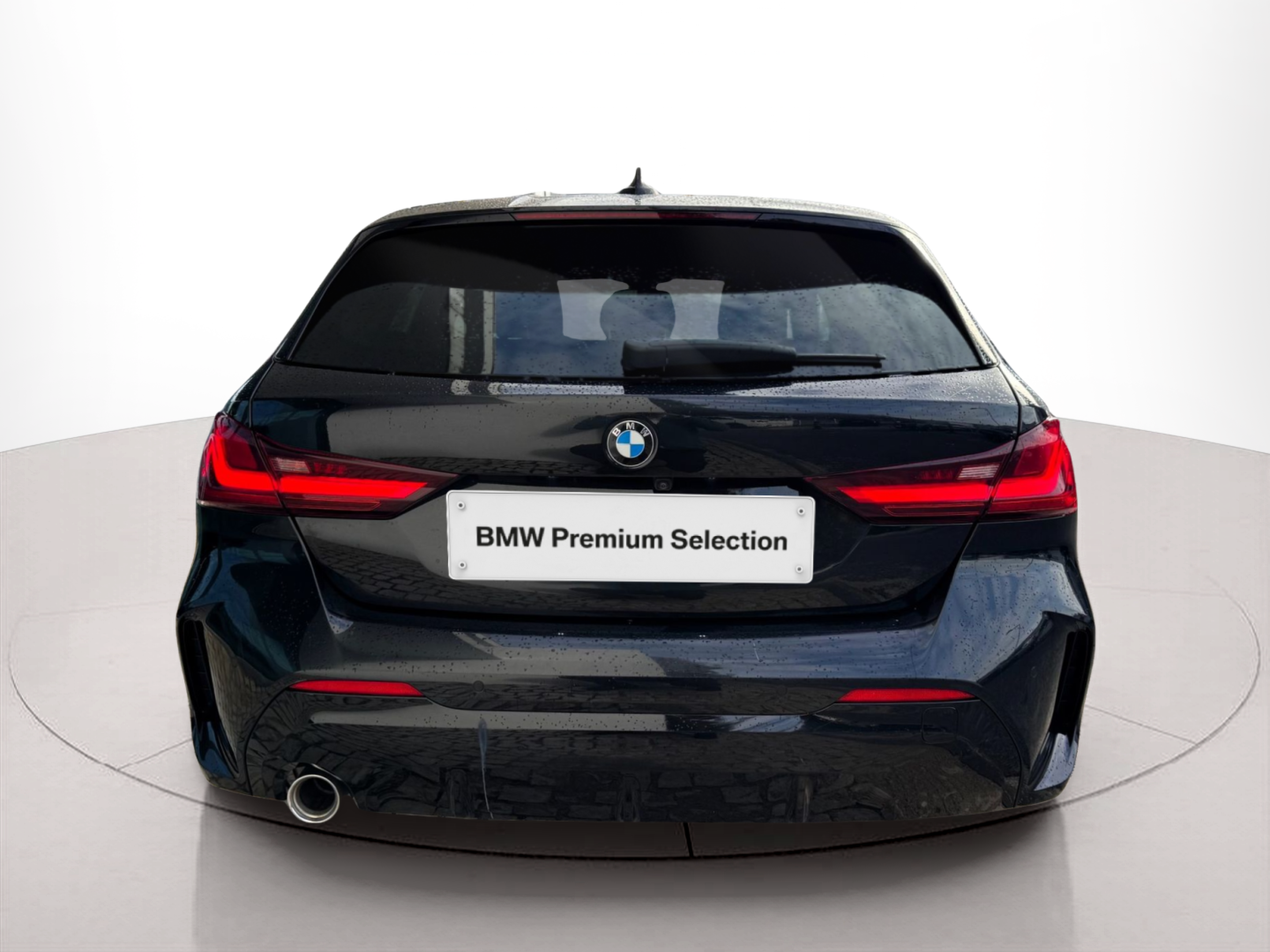 BMW Série 1 116d color Negro. Año 2024. 85KW(116CV). Diesel. En concesionario Santogal Oeiras de Oeiras