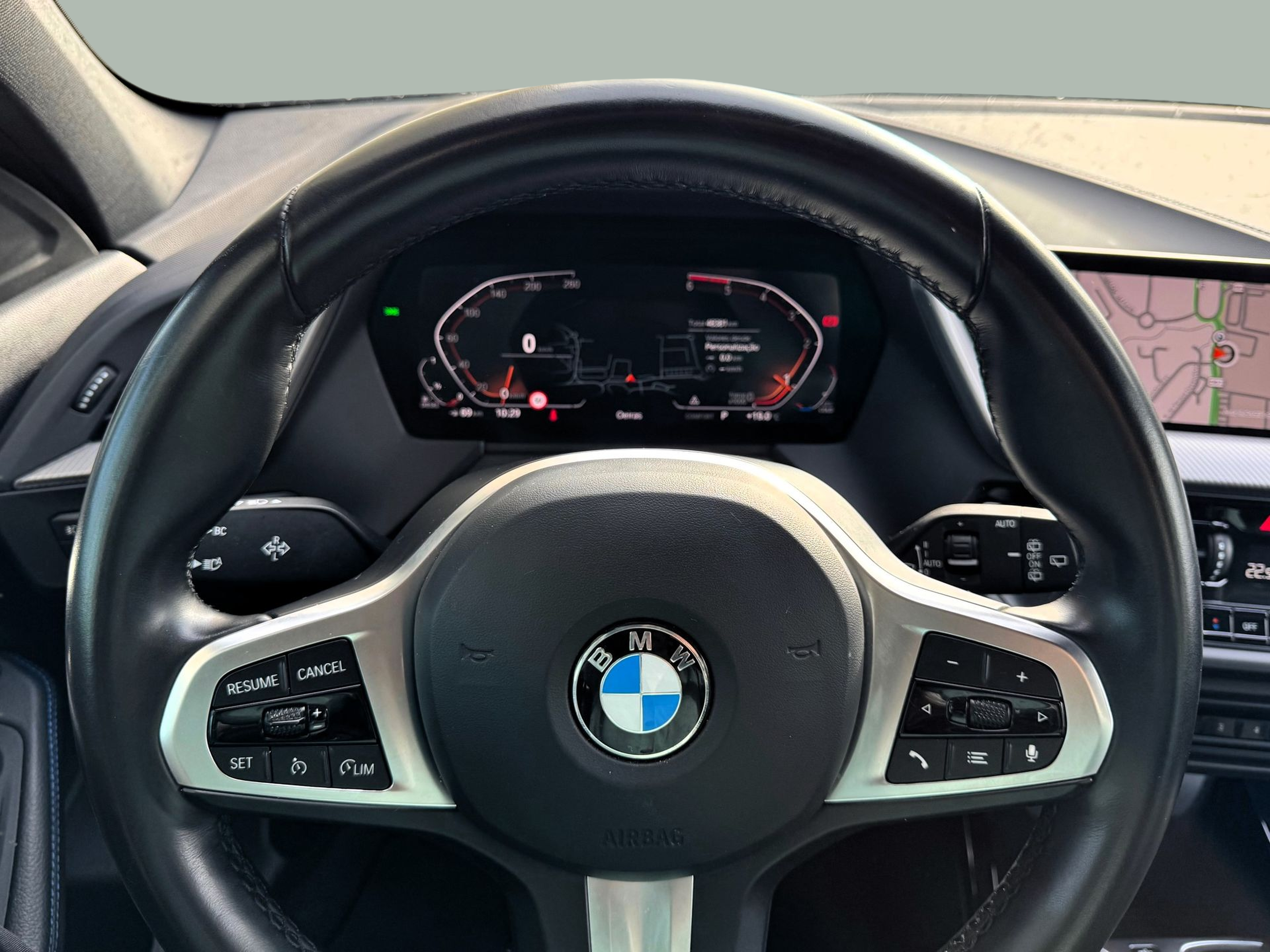 BMW Série 1 116d color Negro. Año 2024. 85KW(116CV). Diesel. En concesionario Santogal Oeiras de Oeiras