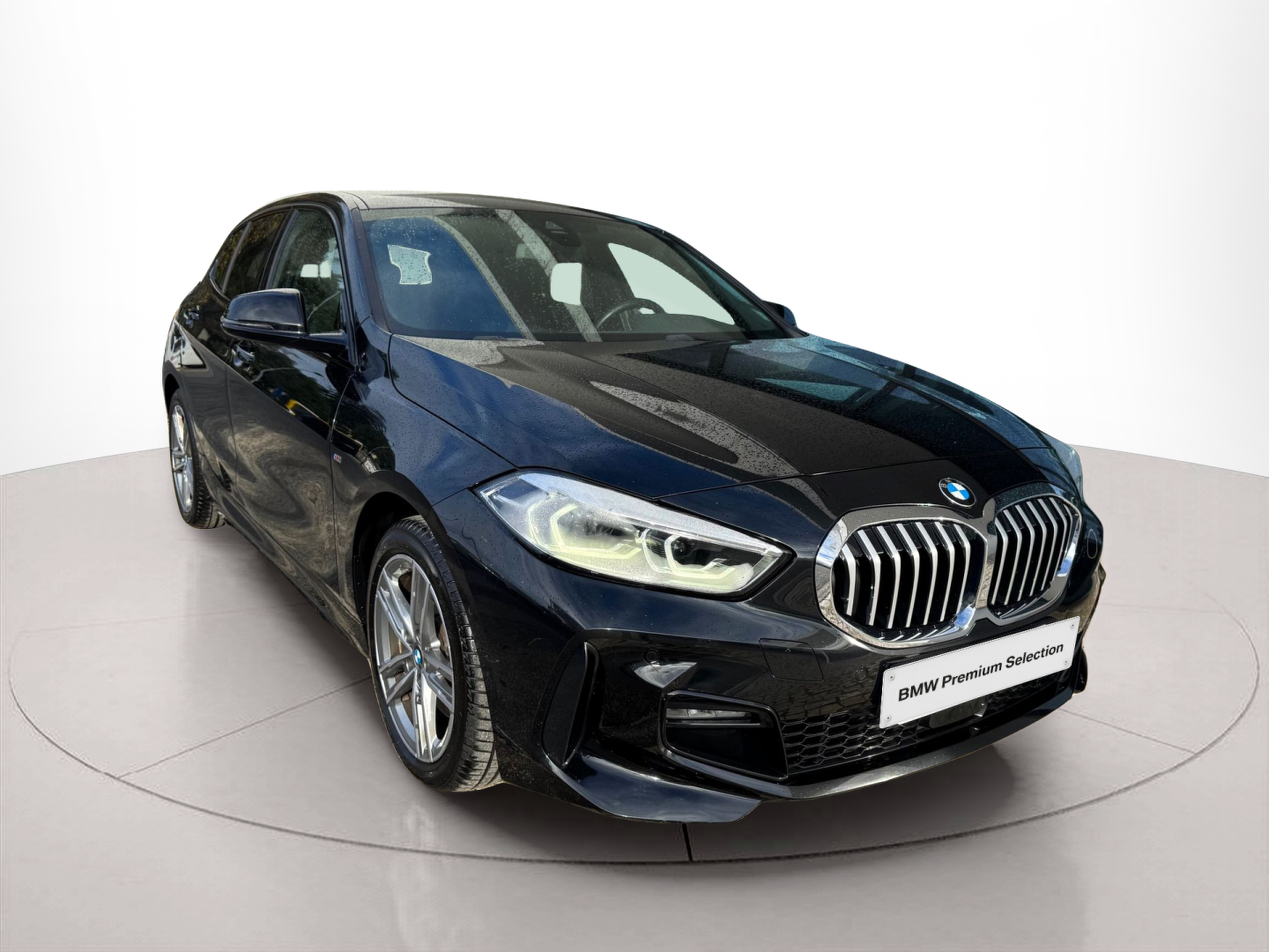 BMW Série 1 116d color Negro. Año 2024. 85KW(116CV). Diesel. En concesionario Santogal Oeiras de Oeiras