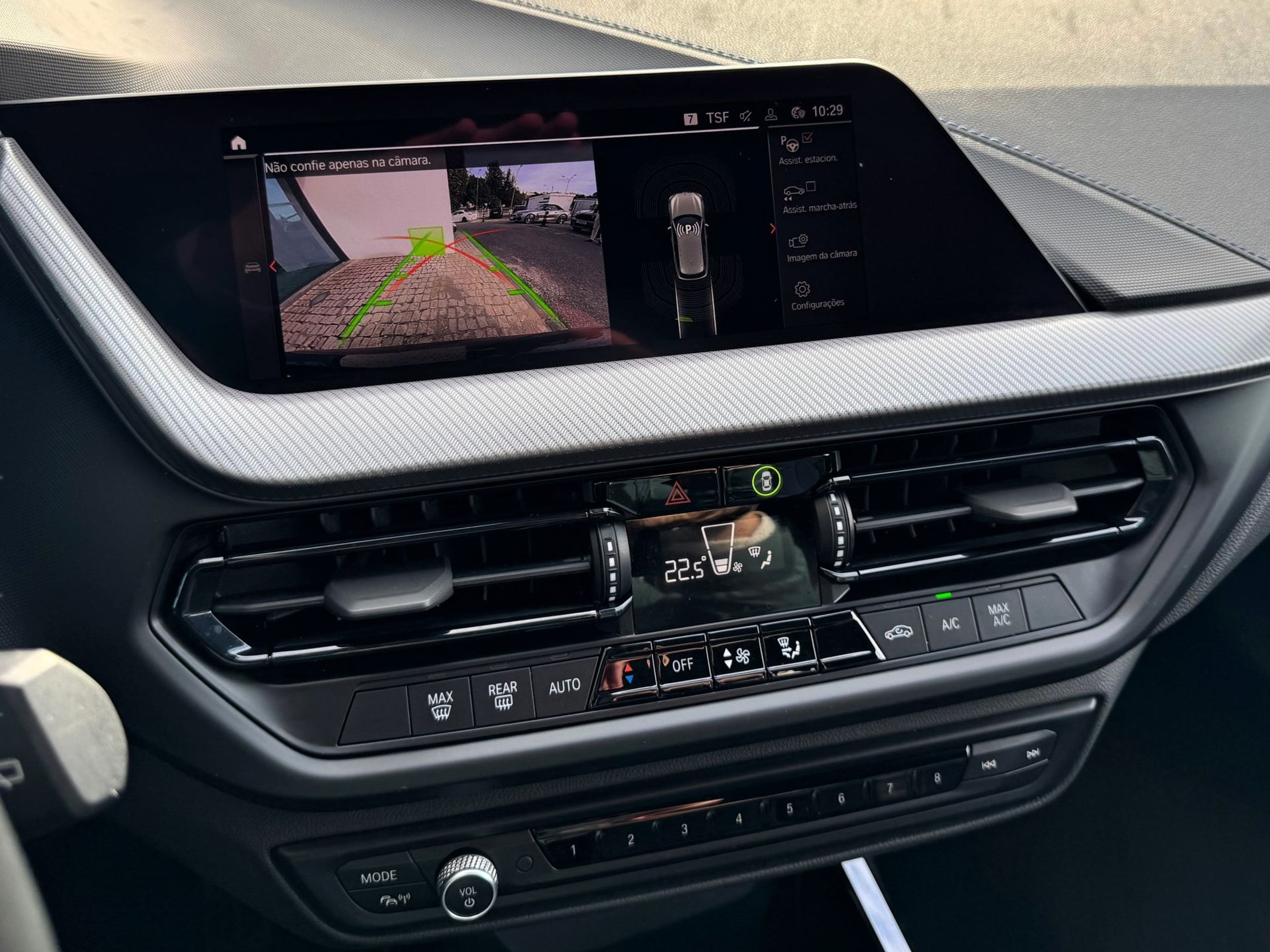 BMW Série 1 116d color Negro. Año 2024. 85KW(116CV). Diesel. En concesionario Santogal Oeiras de Oeiras