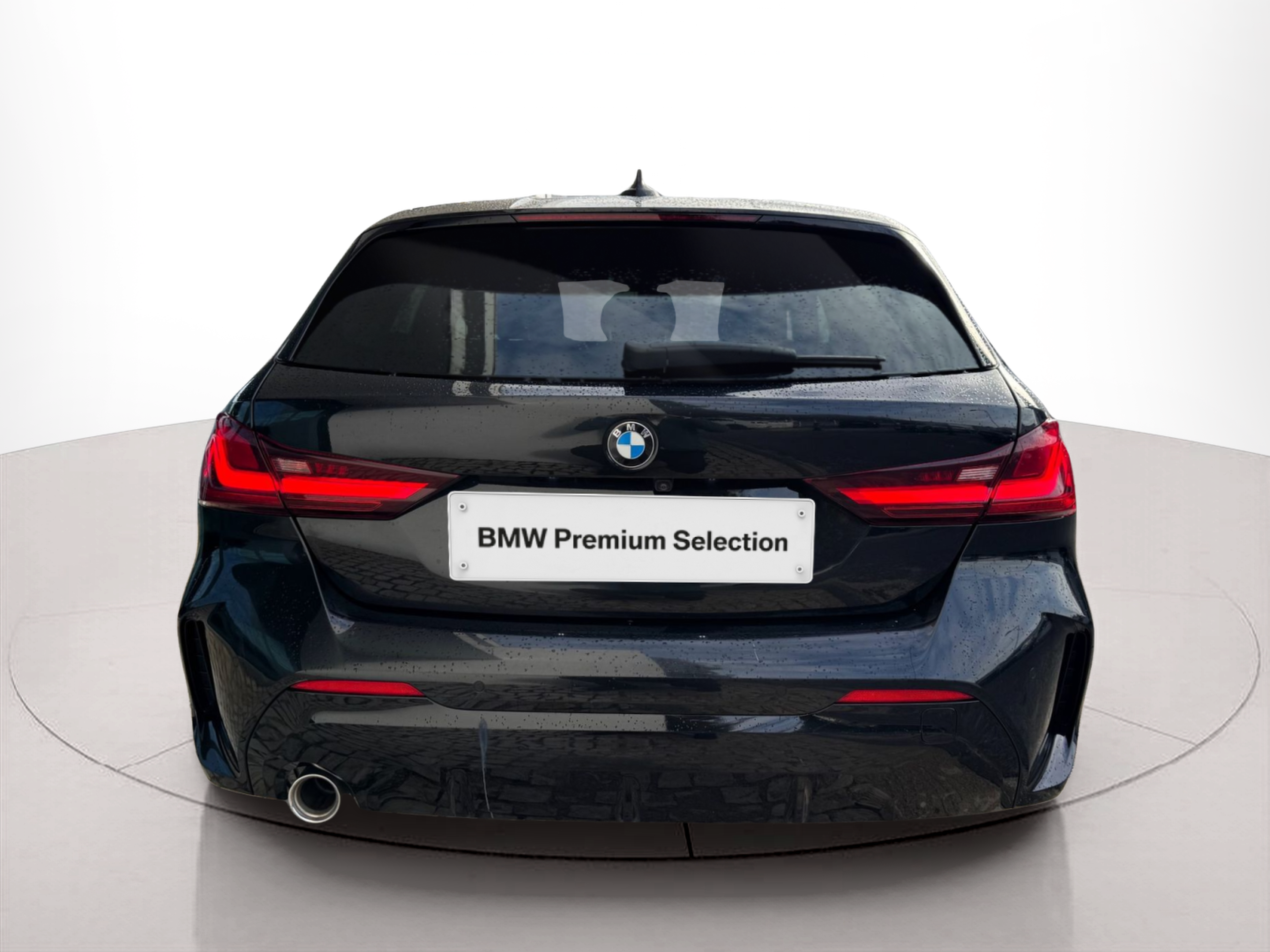 BMW Série 1 116d color Negro. Año 2024. 85KW(116CV). Diesel. En concesionario Santogal Oeiras de Oeiras