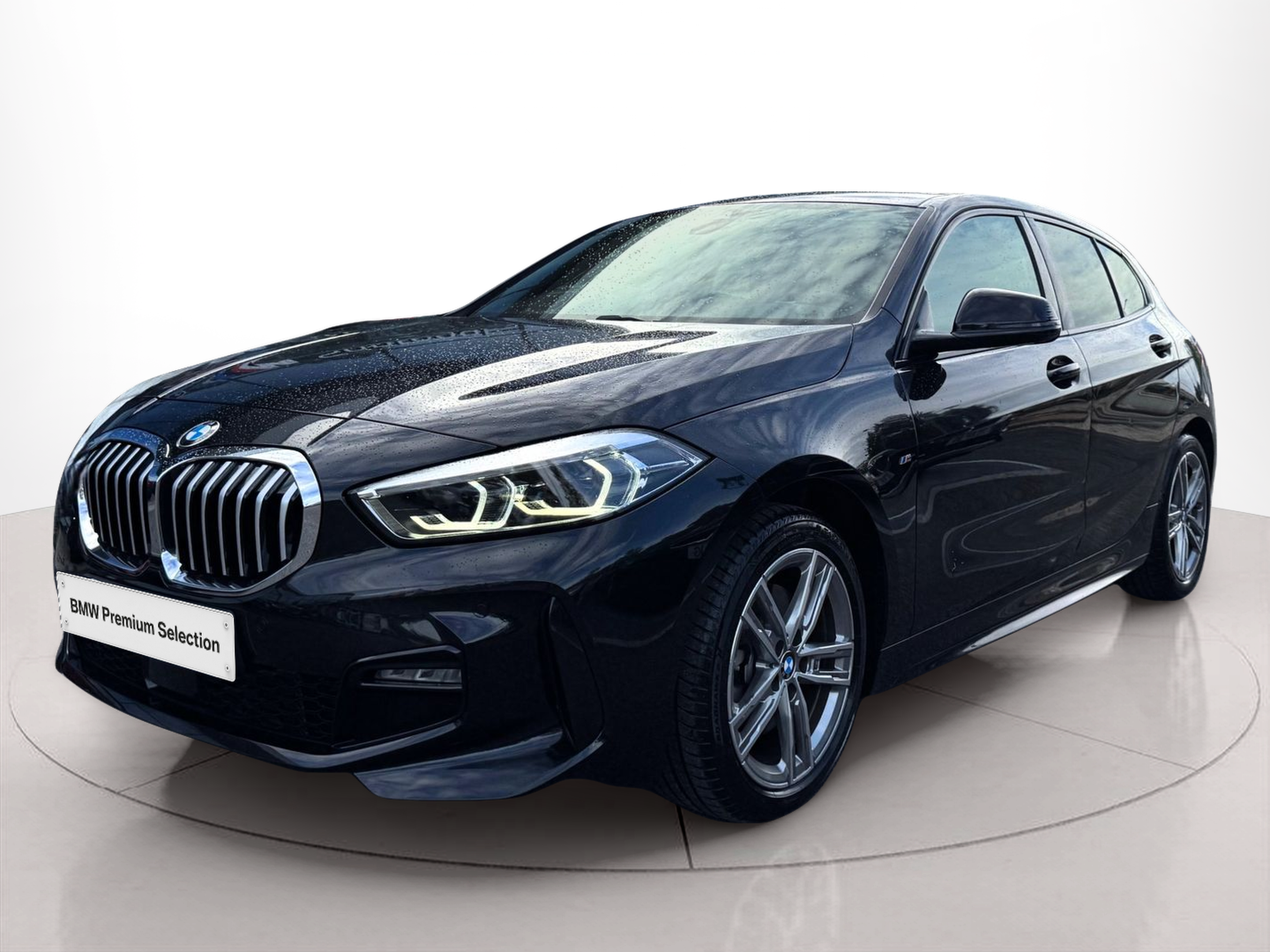 Fotos de BMW Série 1 116d color Negro. Año 2024. 85KW(116CV). Diesel. En concesionario Santogal Oeiras de Oeiras