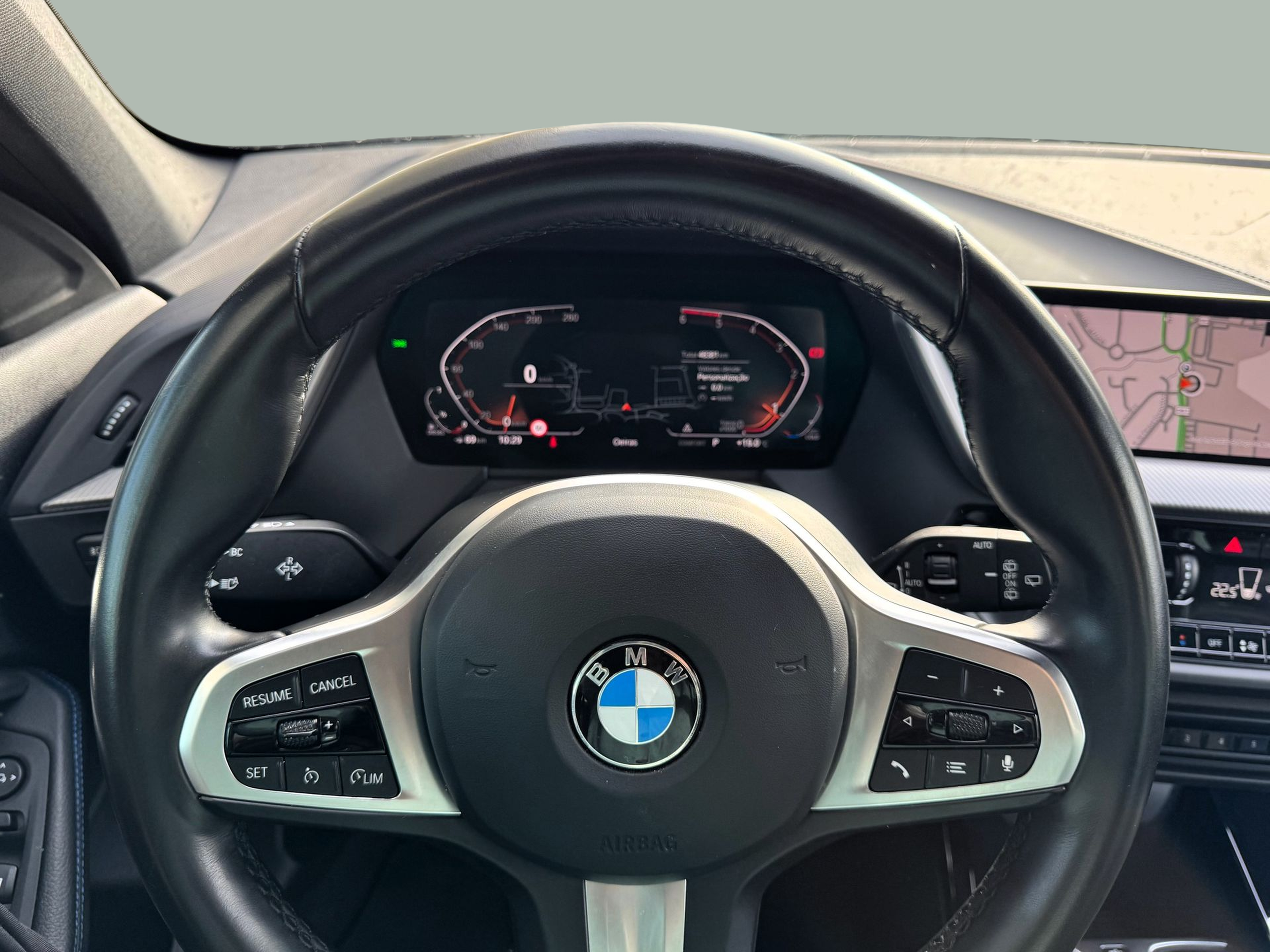 BMW Série 1 116d color Negro. Año 2024. 85KW(116CV). Diesel. En concesionario Santogal Oeiras de Oeiras