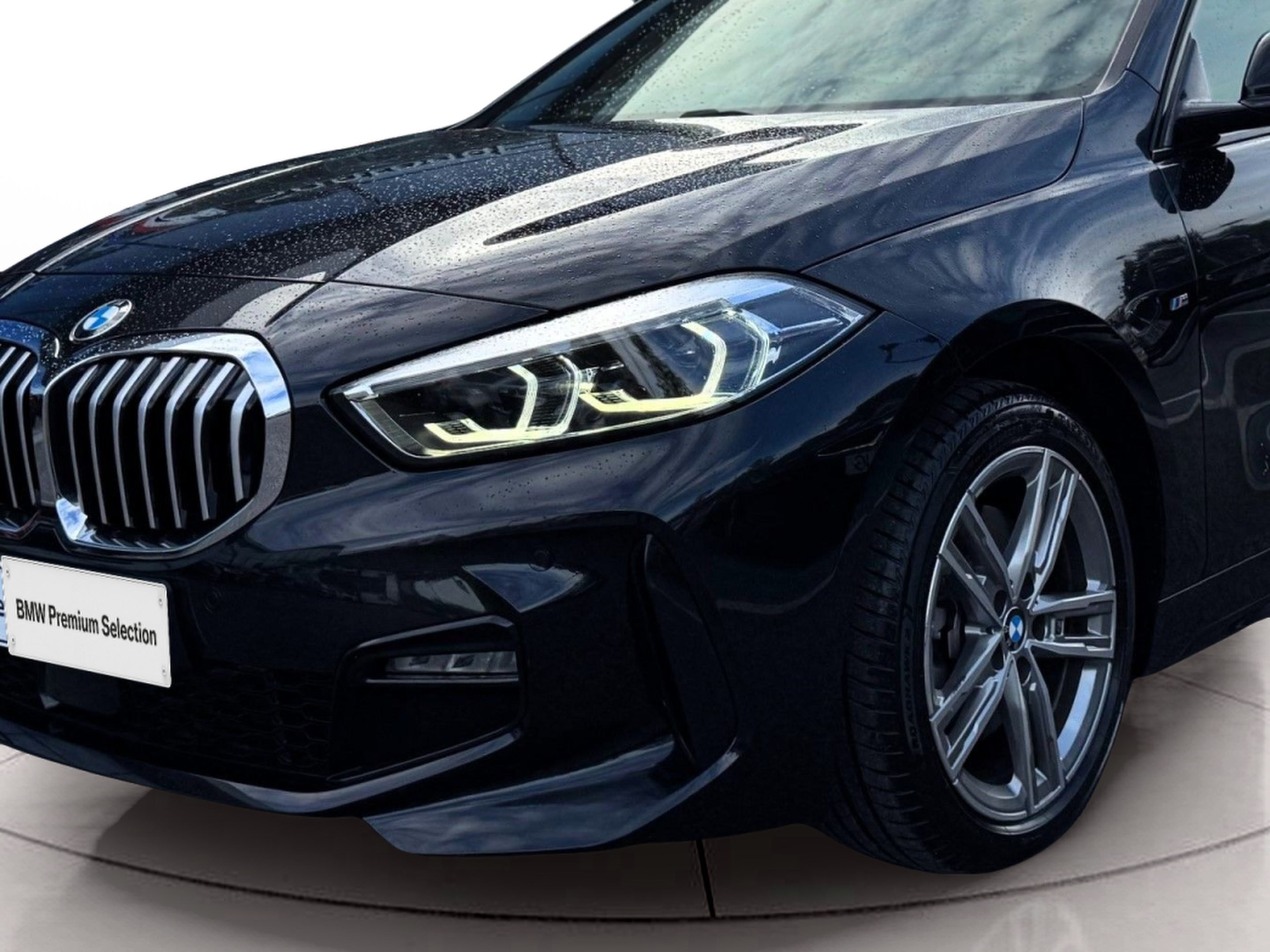 BMW Série 1 116d color Negro. Año 2024. 85KW(116CV). Diesel. En concesionario Santogal Oeiras de Oeiras