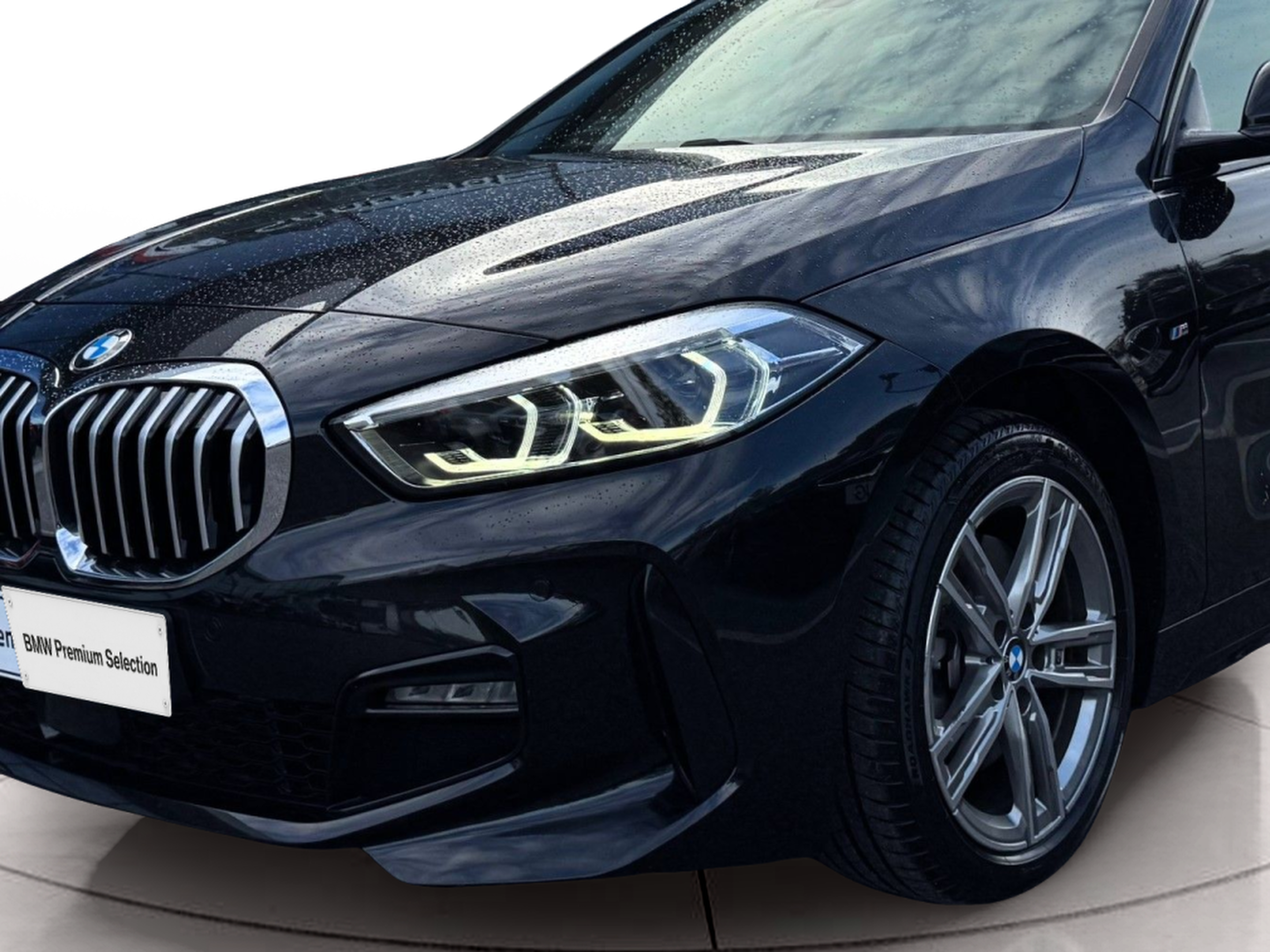 BMW Série 1 116d color Negro. Año 2024. 85KW(116CV). Diesel. En concesionario Santogal Oeiras de Oeiras