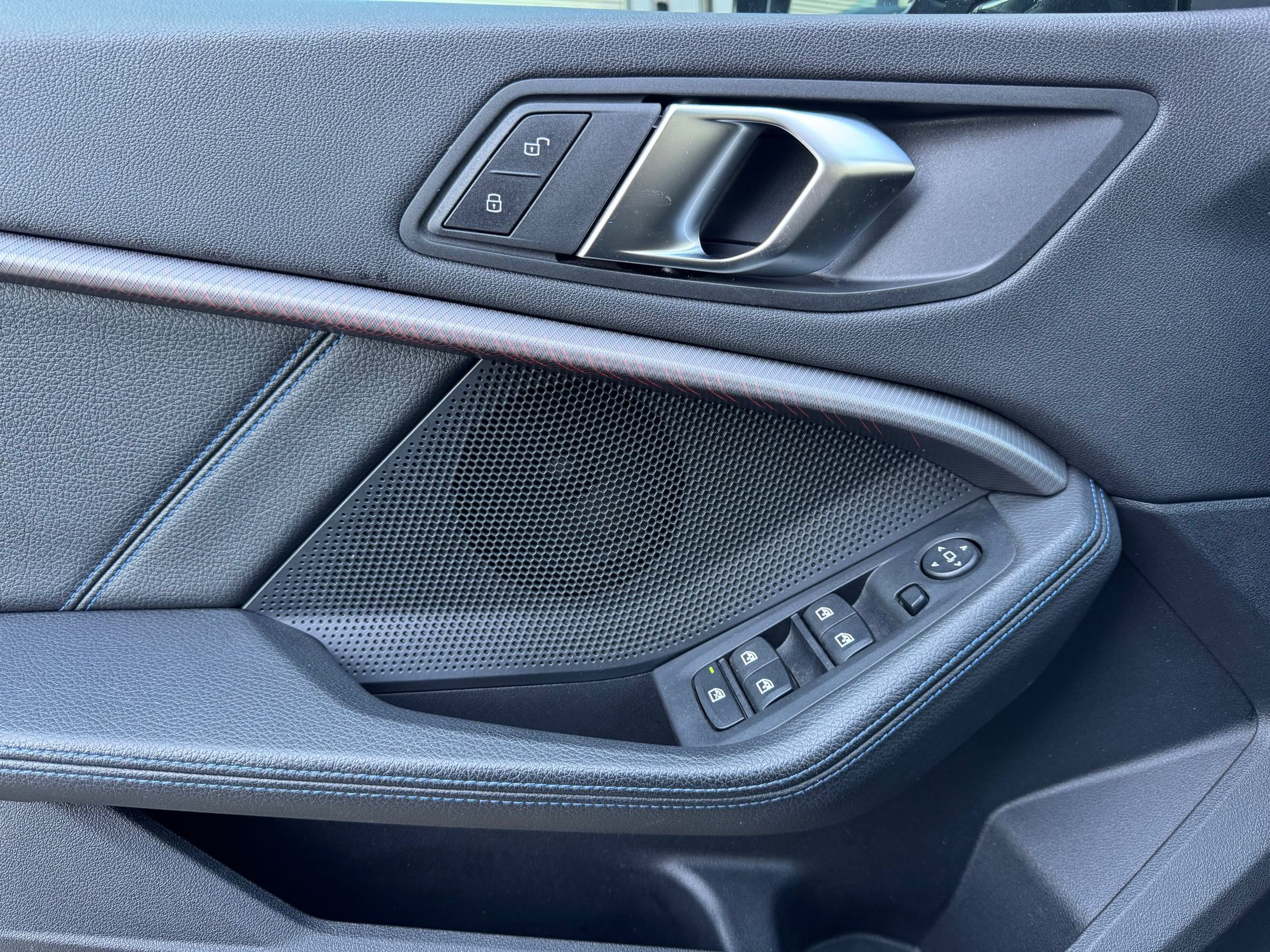 BMW Série 2 216d Gran Coupe color Gris. Año 2024. 85KW(116CV). Diesel. En concesionario Santogal Oeiras de Oeiras