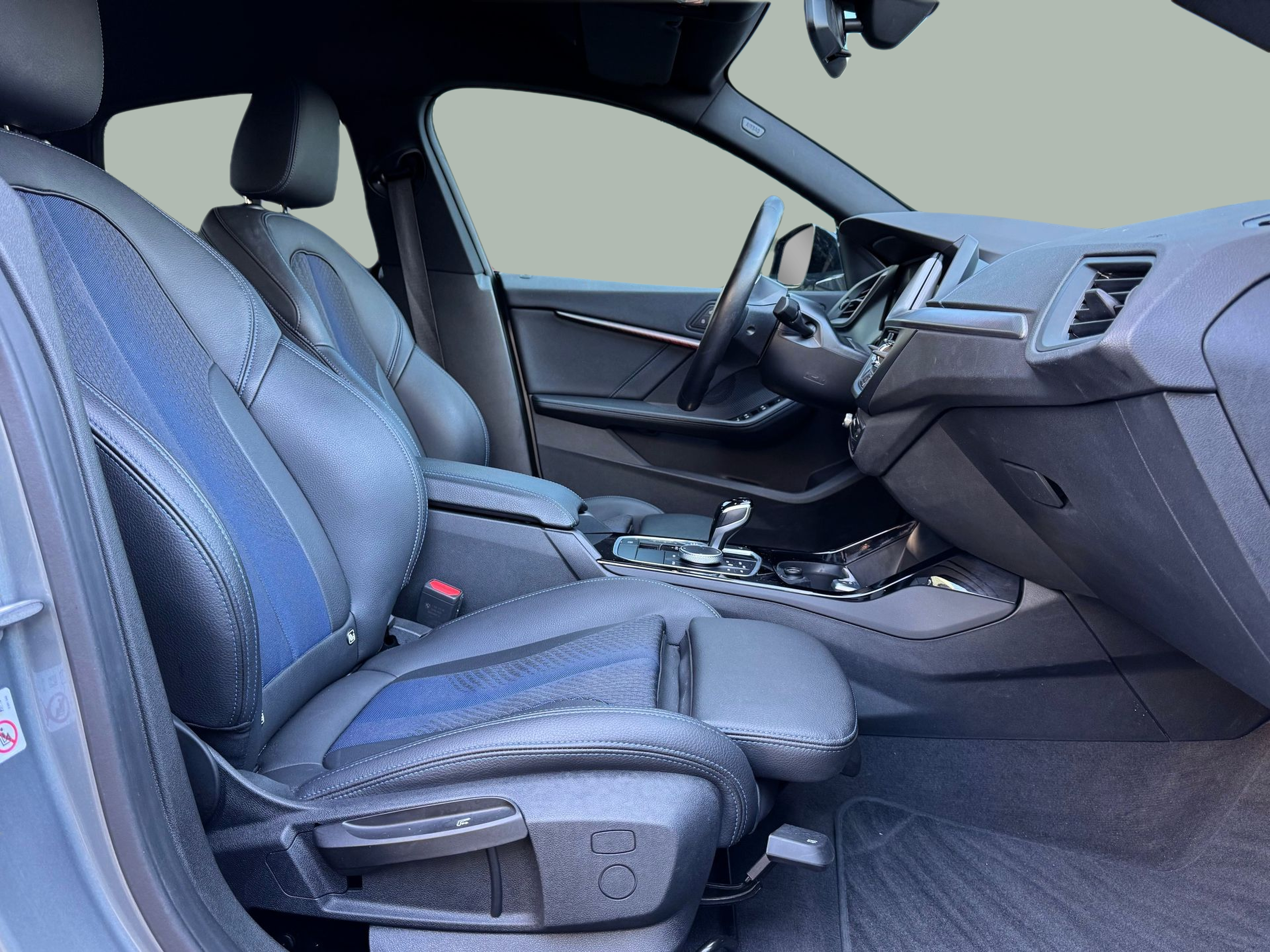 BMW Série 2 216d Gran Coupe color Gris. Año 2024. 85KW(116CV). Diesel. En concesionario Santogal Oeiras de Oeiras