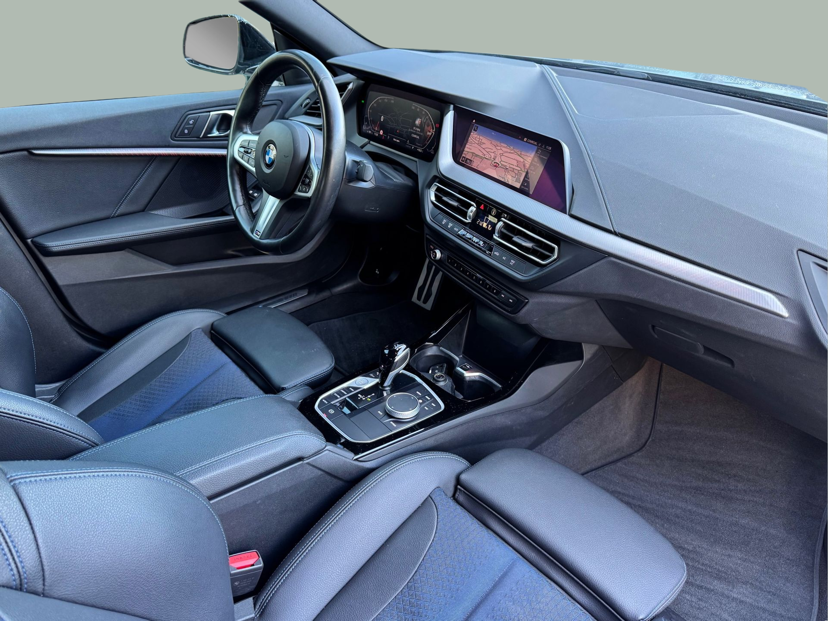 BMW Série 2 216d Gran Coupe color Gris. Año 2024. 85KW(116CV). Diesel. En concesionario Santogal Oeiras de Oeiras