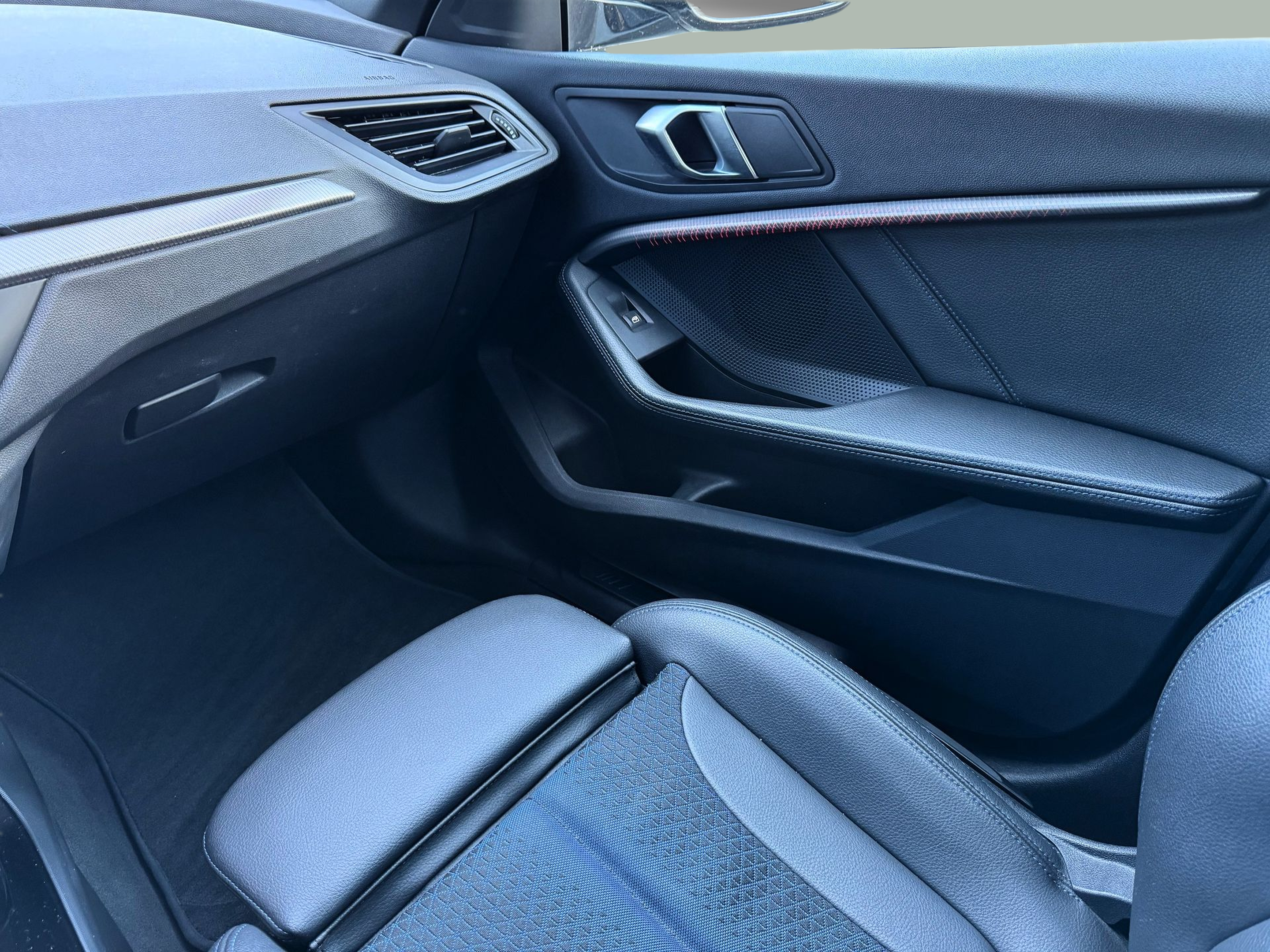 BMW Série 2 216d Gran Coupe color Gris. Año 2024. 85KW(116CV). Diesel. En concesionario Santogal Oeiras de Oeiras