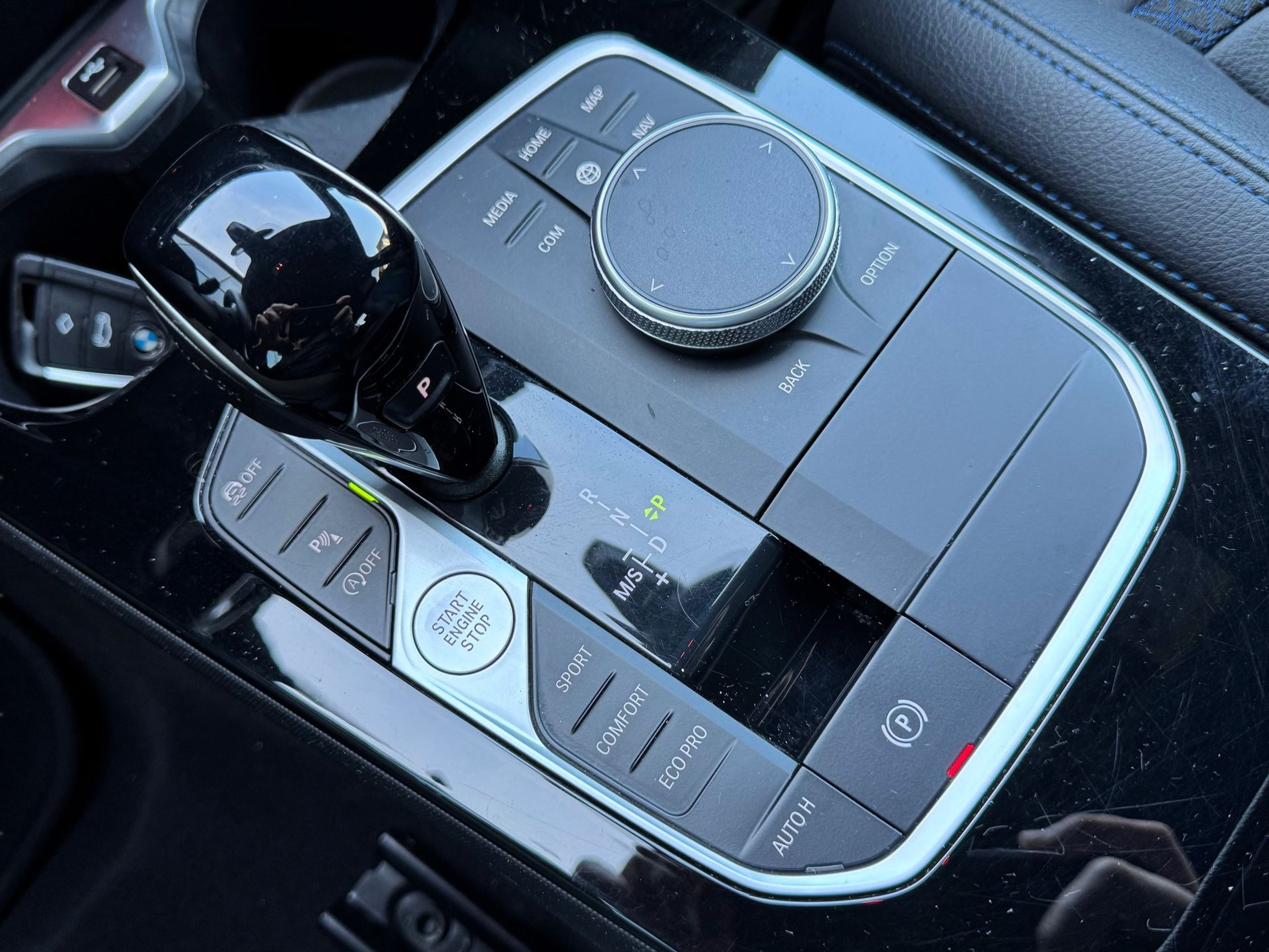 BMW Série 2 216d Gran Coupe color Gris. Año 2024. 85KW(116CV). Diesel. En concesionario Santogal Oeiras de Oeiras