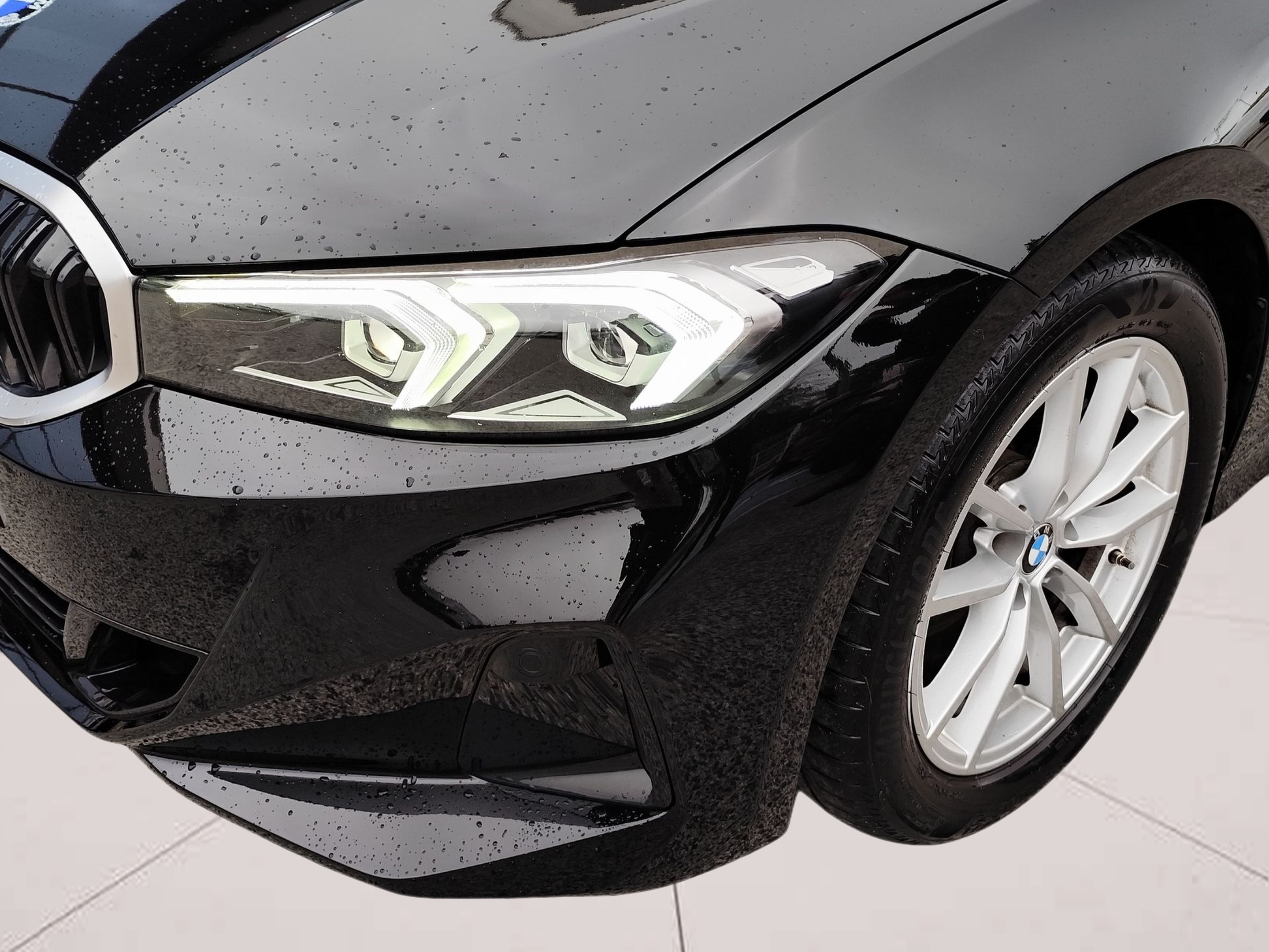 BMW Série 3 318d Touring color Negro. Año 2024. 110KW(150CV). Diesel. En concesionario Santogal Oeiras de Oeiras