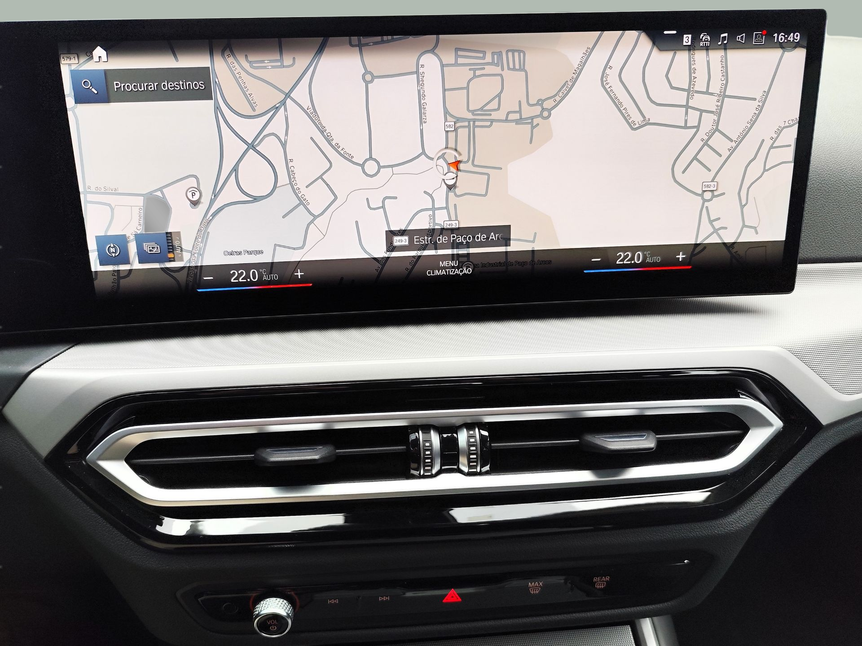 BMW Série 3 318d Touring color Negro. Año 2024. 110KW(150CV). Diesel. En concesionario Santogal Oeiras de Oeiras