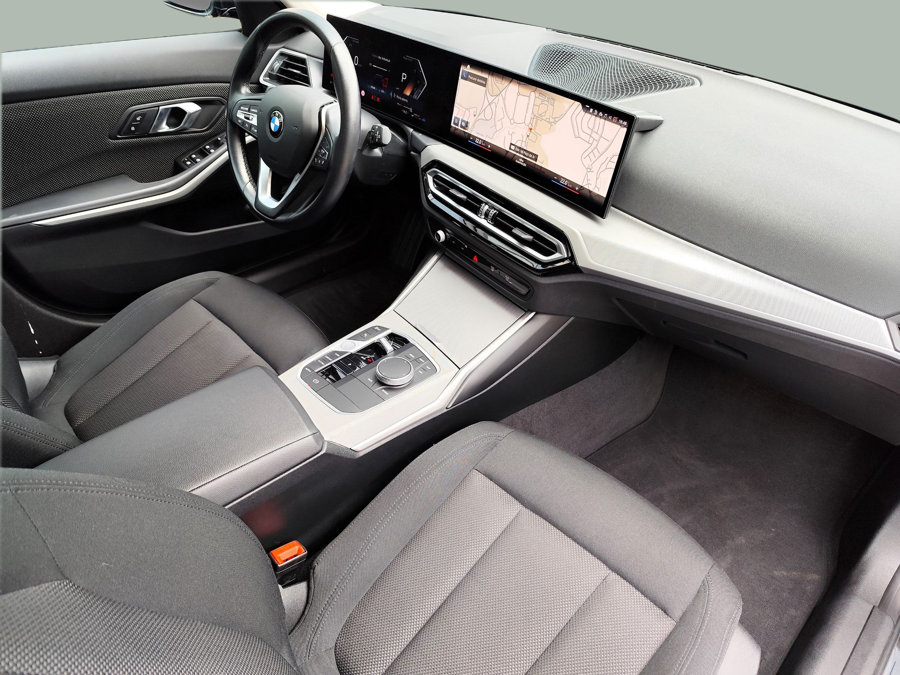 BMW Série 3 318d Touring color Negro. Año 2024. 110KW(150CV). Diesel. En concesionario Santogal Oeiras de Oeiras