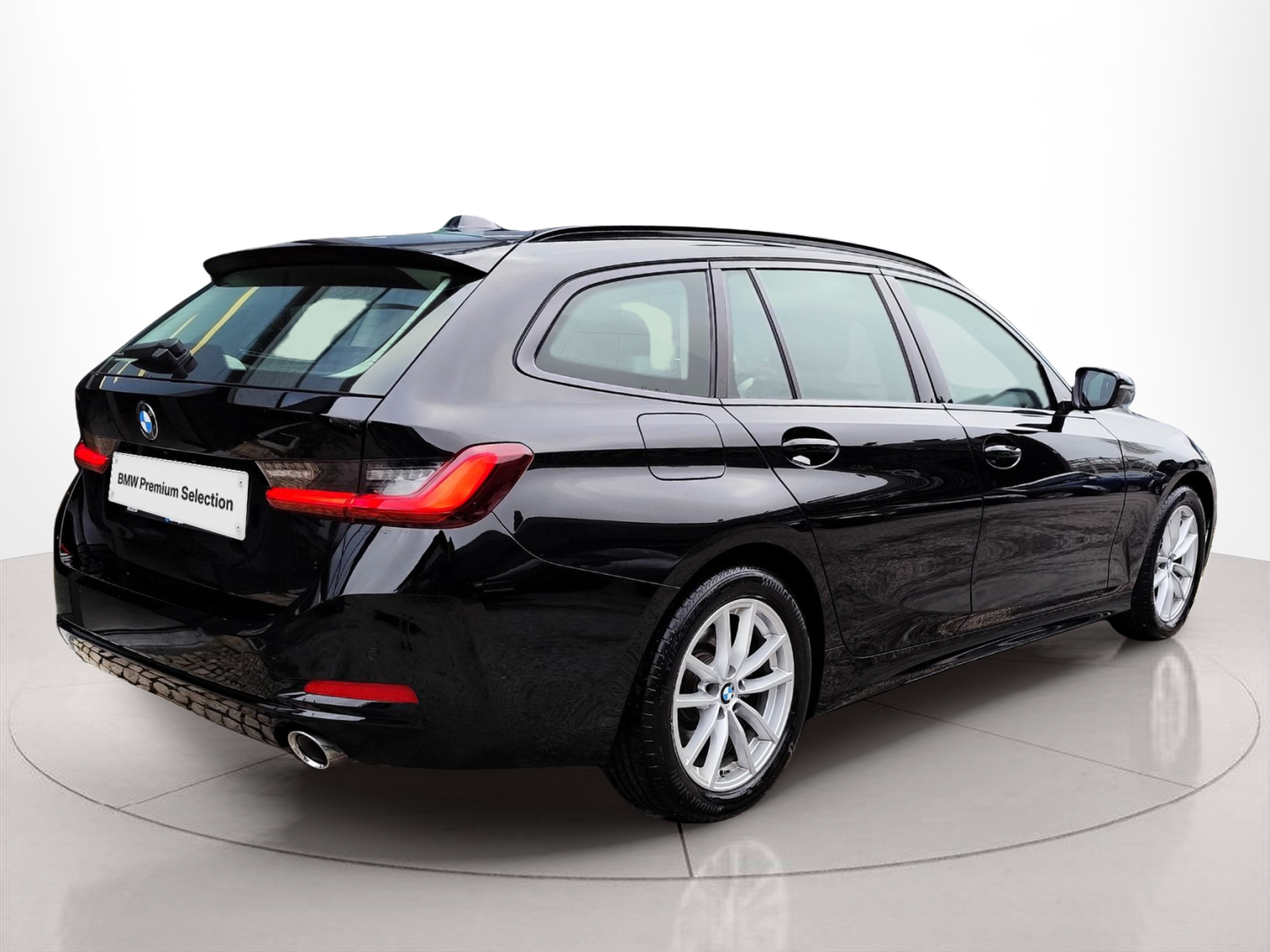 BMW Série 3 318d Touring color Negro. Año 2024. 110KW(150CV). Diesel. En concesionario Santogal Oeiras de Oeiras