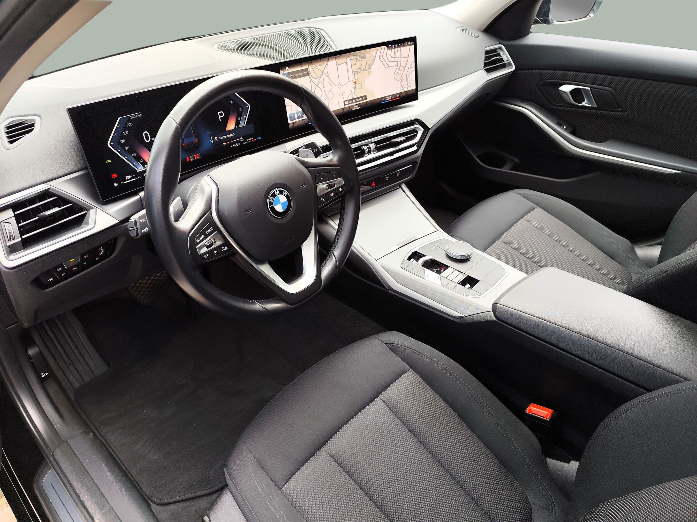 BMW Série 3 318d Touring color Negro. Año 2024. 110KW(150CV). Diesel. En concesionario Santogal Oeiras de Oeiras