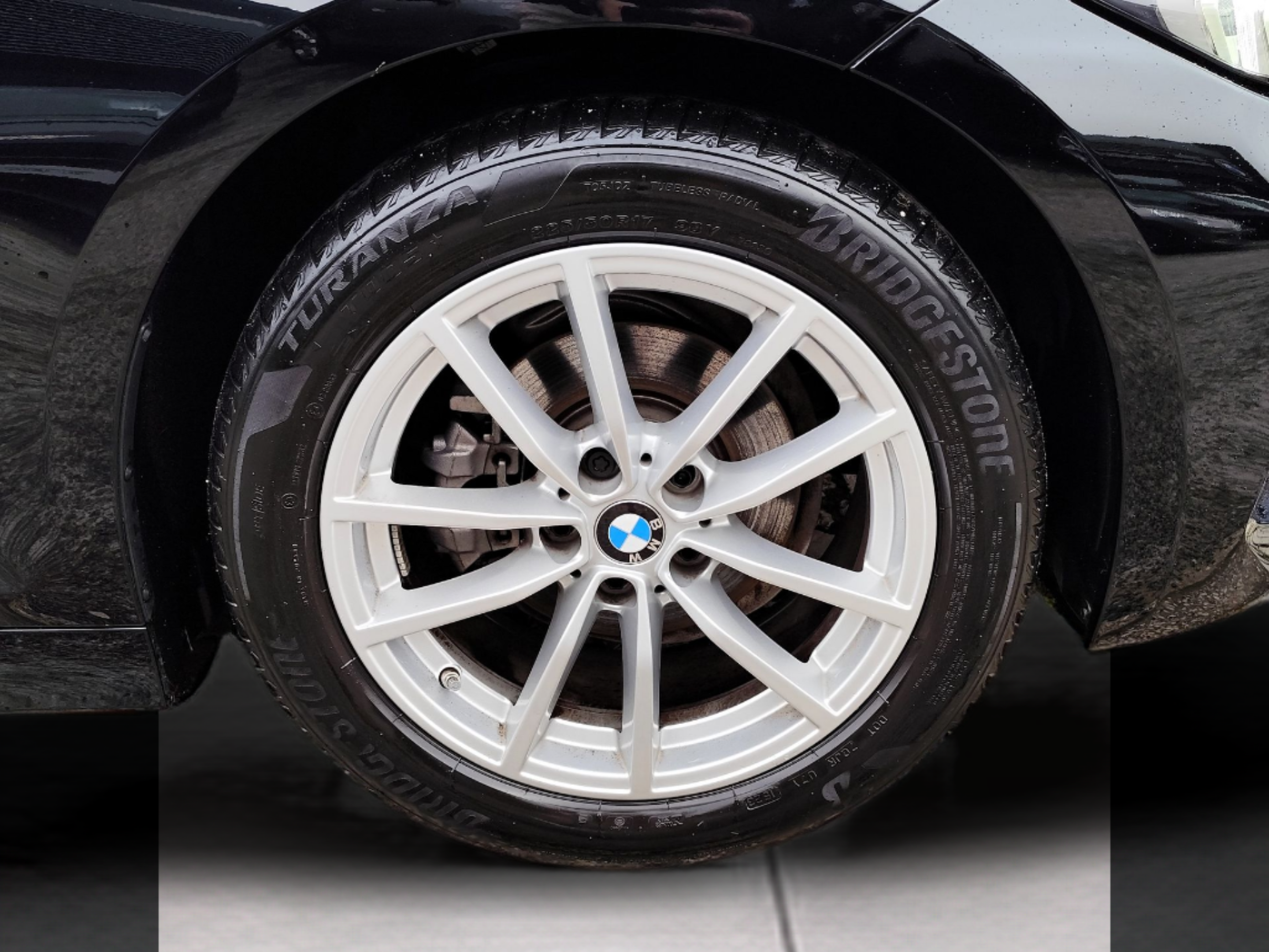 BMW Série 3 318d Touring color Negro. Año 2024. 110KW(150CV). Diesel. En concesionario Santogal Oeiras de Oeiras