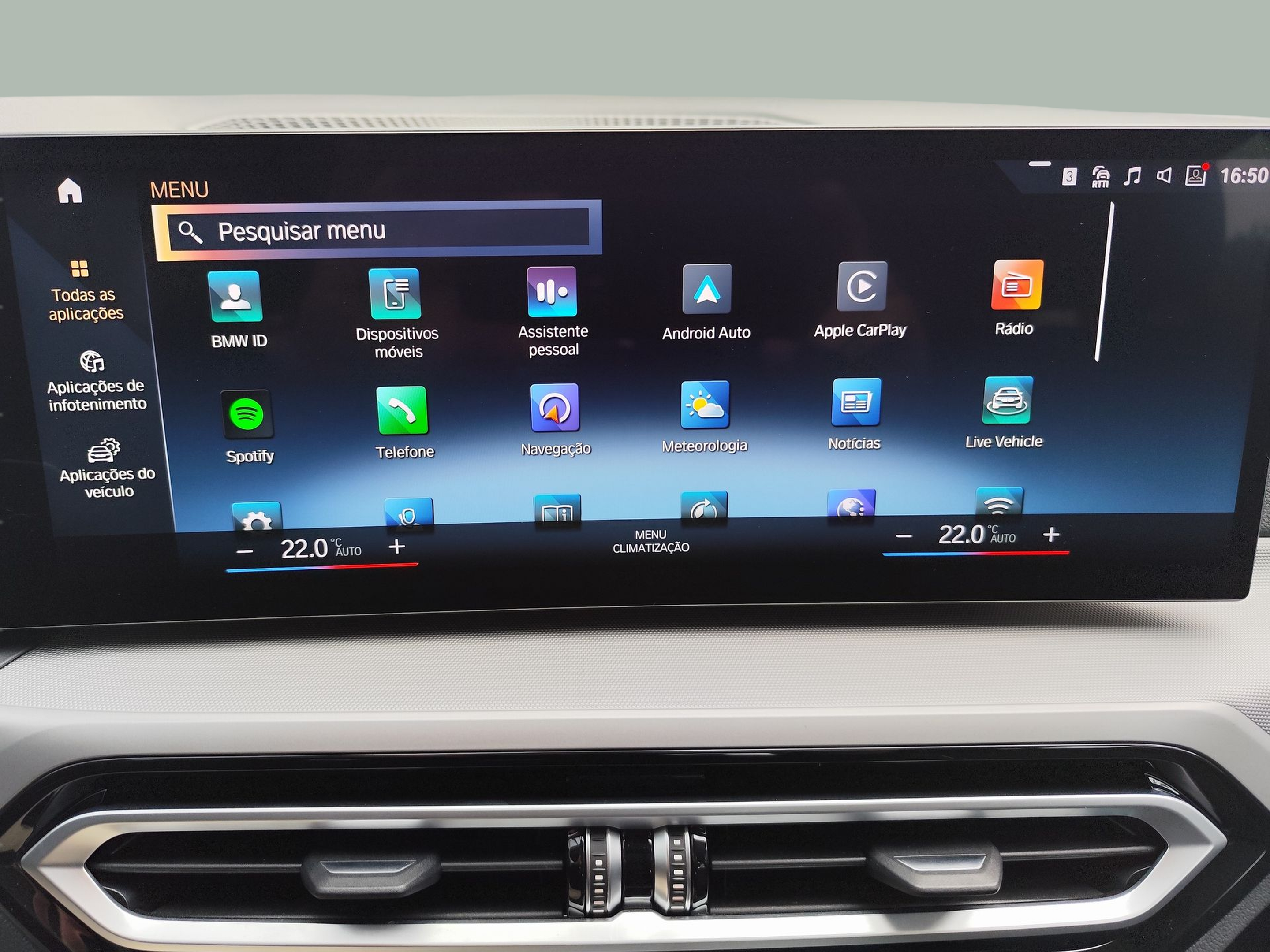 BMW Série 3 318d Touring color Negro. Año 2024. 110KW(150CV). Diesel. En concesionario Santogal Oeiras de Oeiras