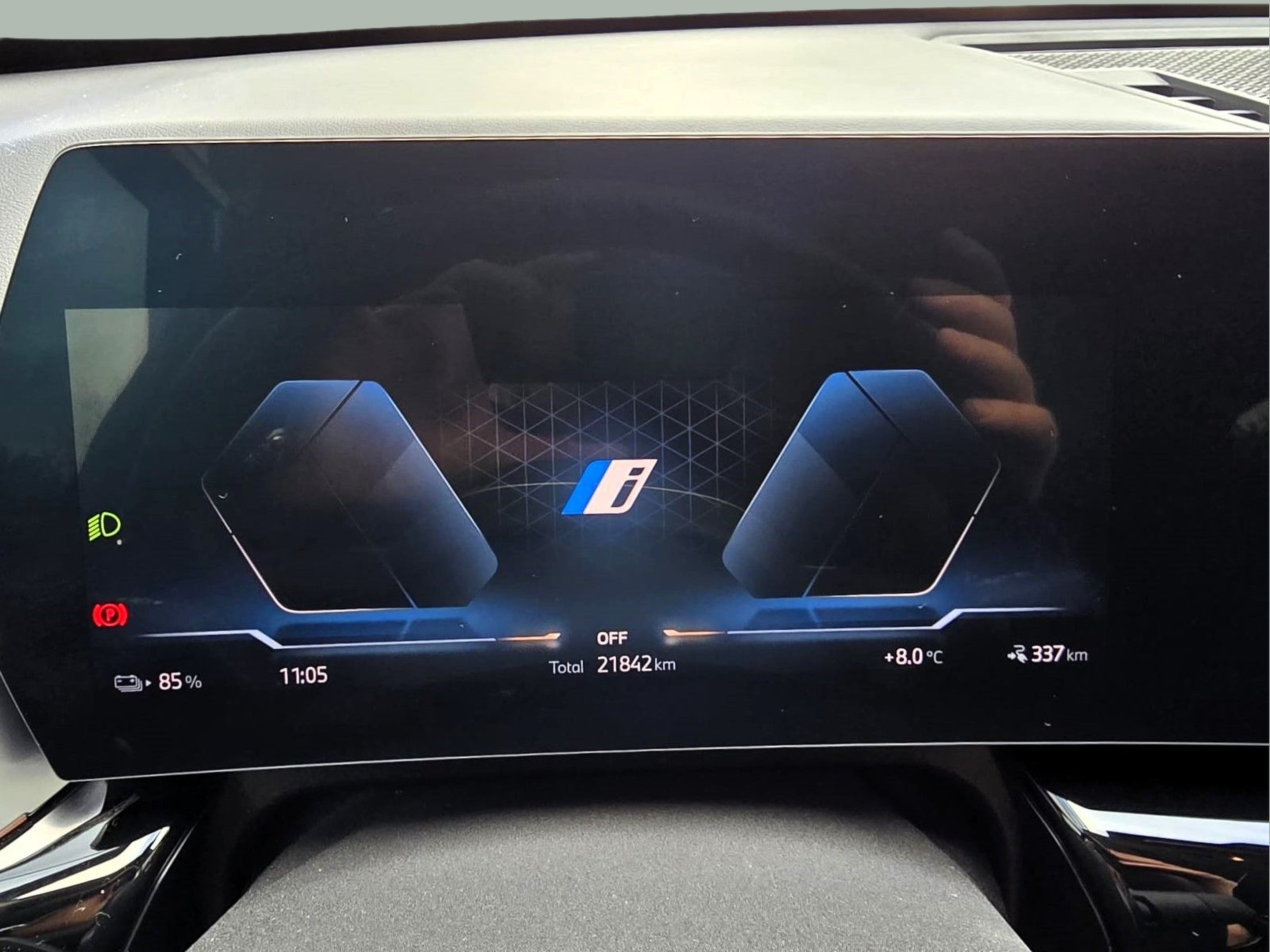 BMW iX1 eDrive20 color Negro. Año 2024. 150KW(204CV). Elétrico. En concesionario Santogal Oeiras de Oeiras