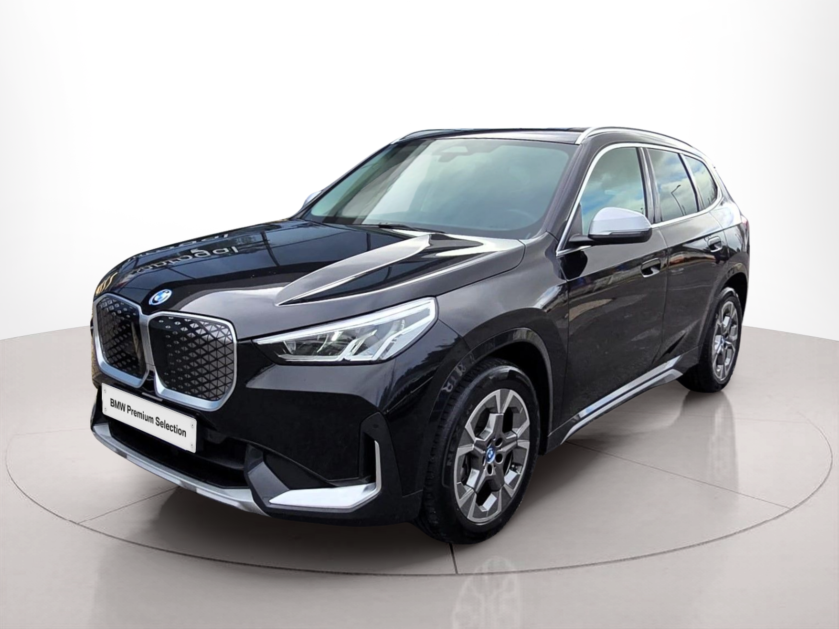 Fotos de BMW iX1 eDrive20 color Negro. Año 2024. 150KW(204CV). Elétrico. En concesionario Santogal Oeiras de Oeiras