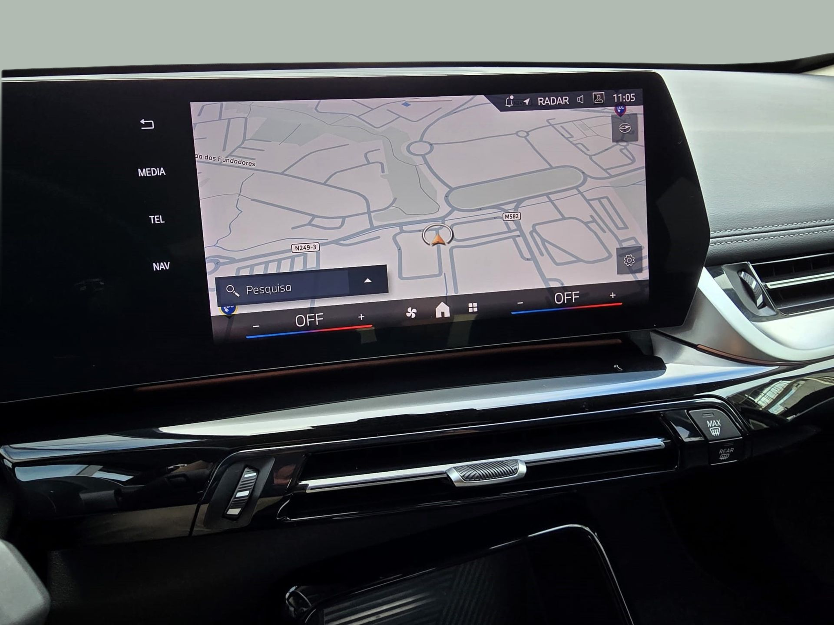 BMW iX1 eDrive20 color Negro. Año 2024. 150KW(204CV). Elétrico. En concesionario Santogal Oeiras de Oeiras