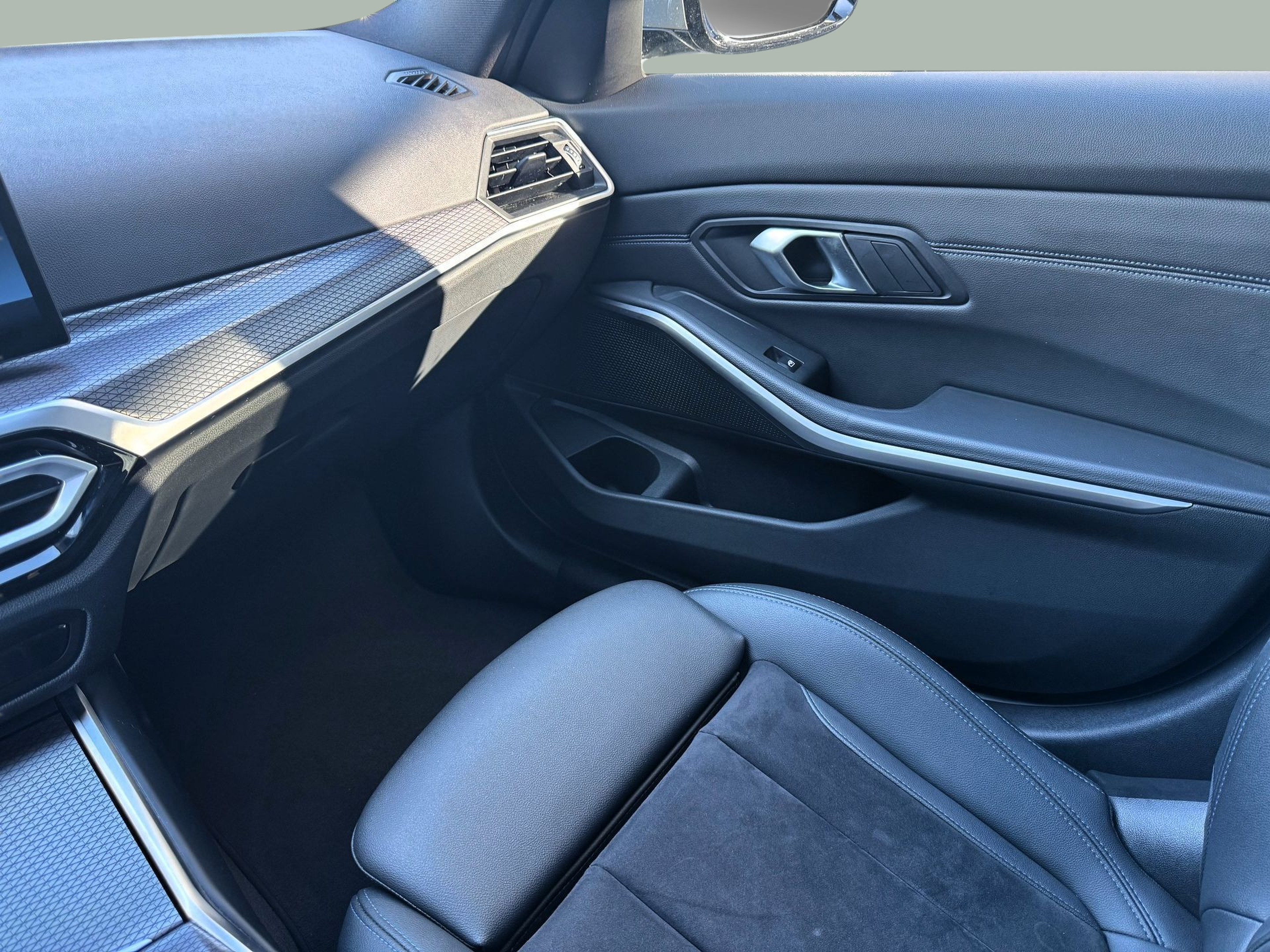 BMW Série 3 320d Touring color Gris. Año 2024. 140KW(190CV). Diesel. En concesionario Santogal Oeiras de Oeiras