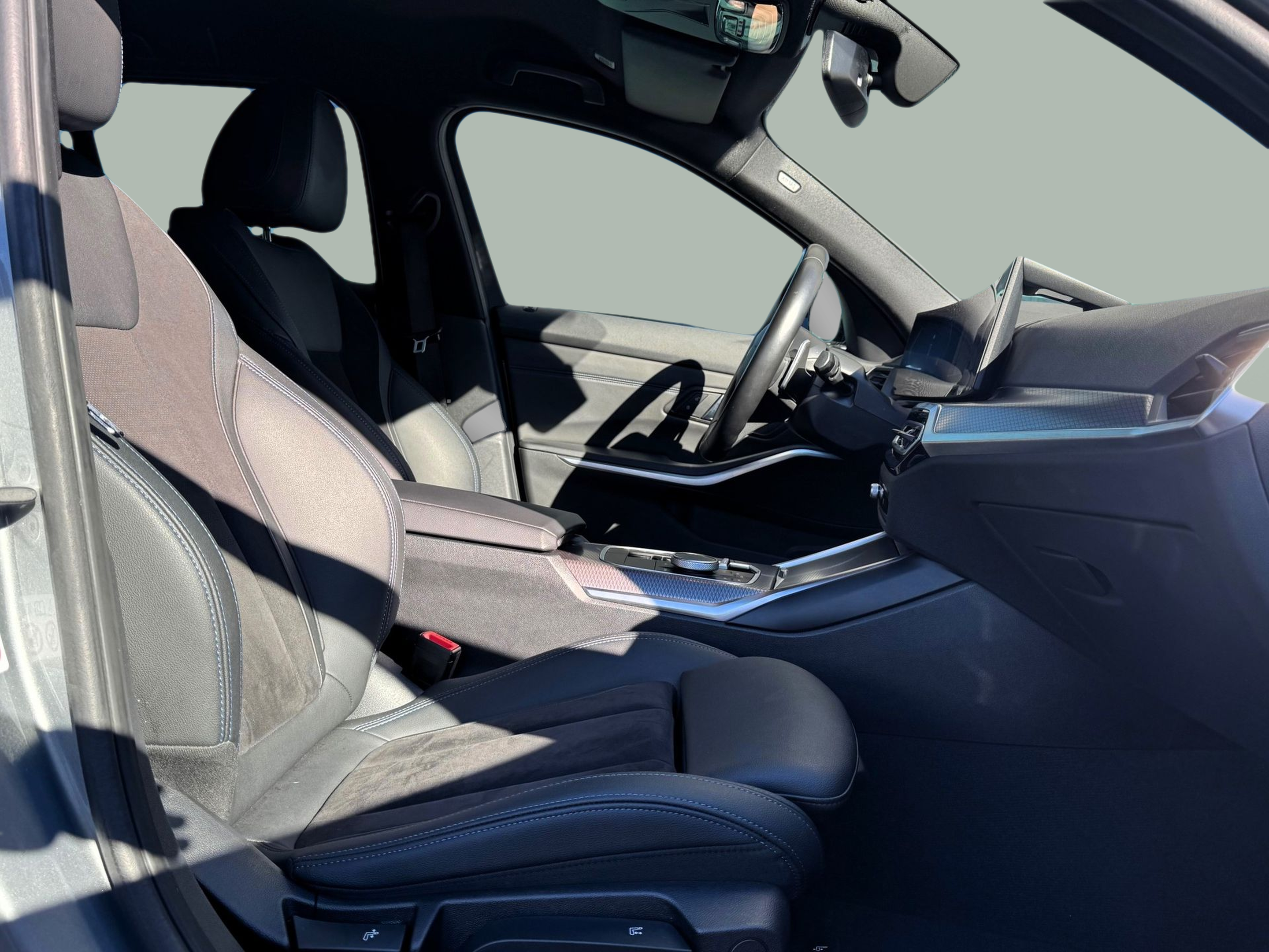 BMW Série 3 320d Touring color Gris. Año 2024. 140KW(190CV). Diesel. En concesionario Santogal Oeiras de Oeiras