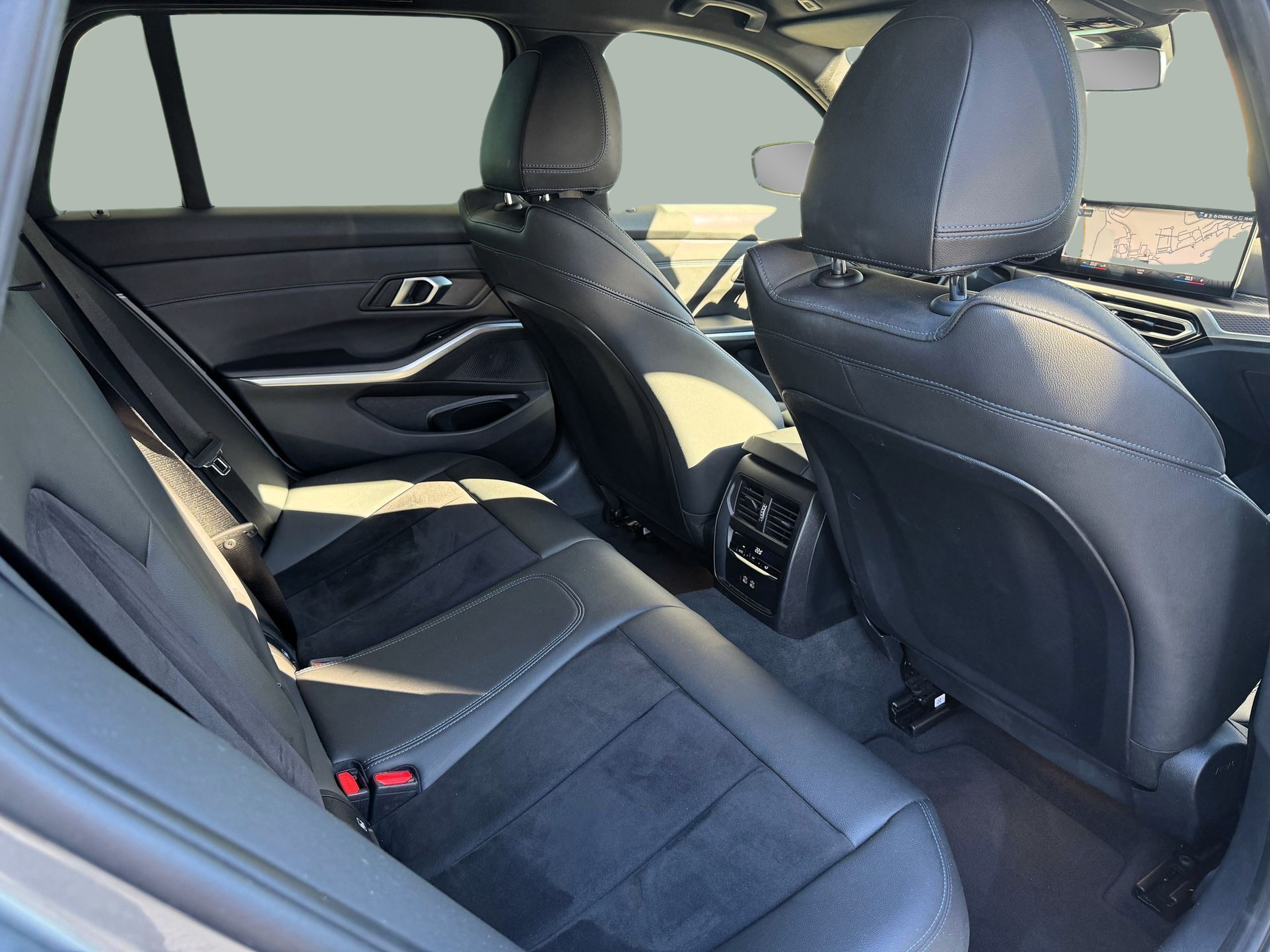 BMW Série 3 320d Touring color Gris. Año 2024. 140KW(190CV). Diesel. En concesionario Santogal Oeiras de Oeiras