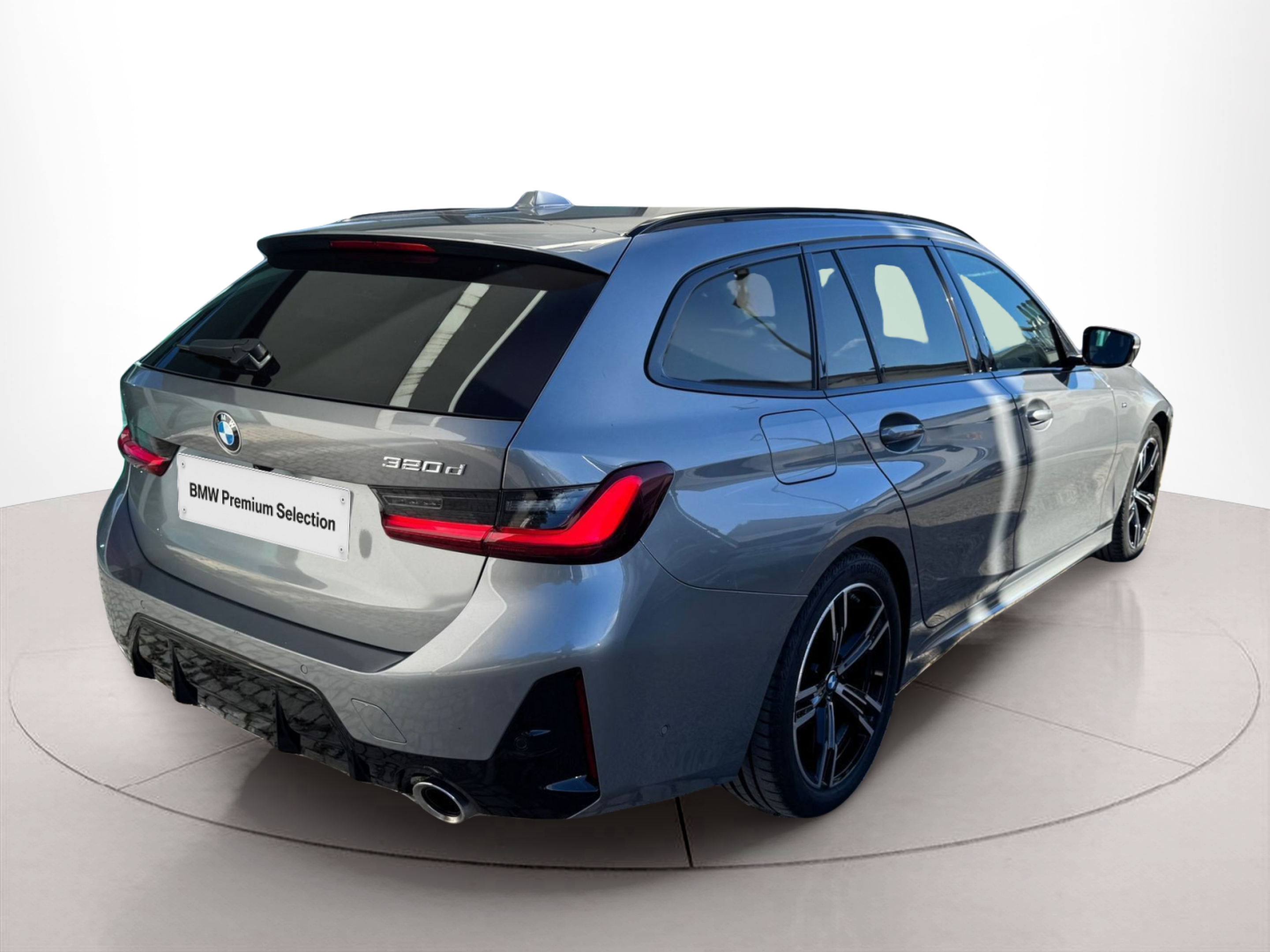 BMW Série 3 320d Touring color Gris. Año 2024. 140KW(190CV). Diesel. En concesionario Santogal Oeiras de Oeiras