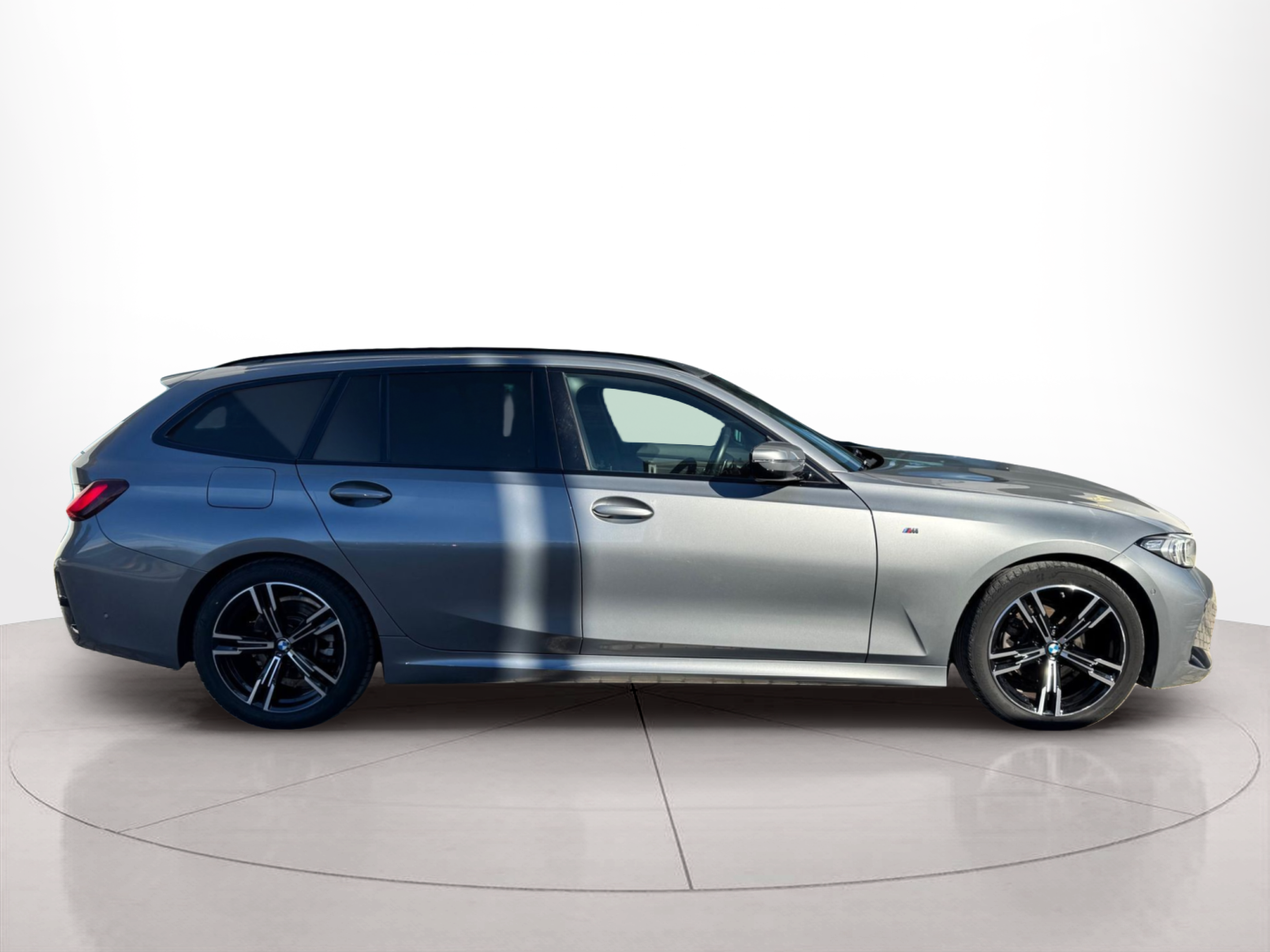 Fotos de BMW Série 3 320d Touring color Gris. Año 2024. 140KW(190CV). Diesel. En concesionario Santogal Oeiras de Oeiras