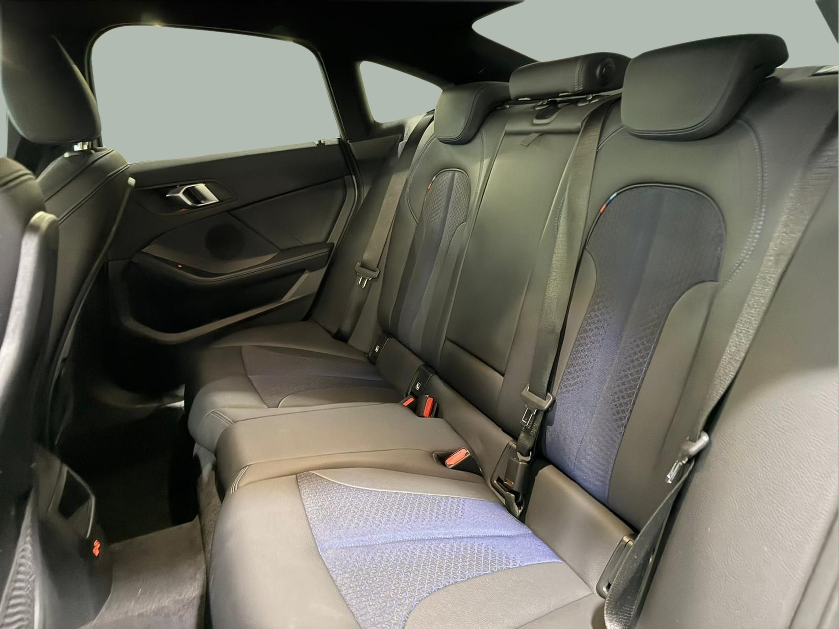 BMW Série 2 216d Gran Coupe color Gris. Año 2024. 85KW(116CV). Diesel. En concesionario Santogal Carnaxide de Oeiras