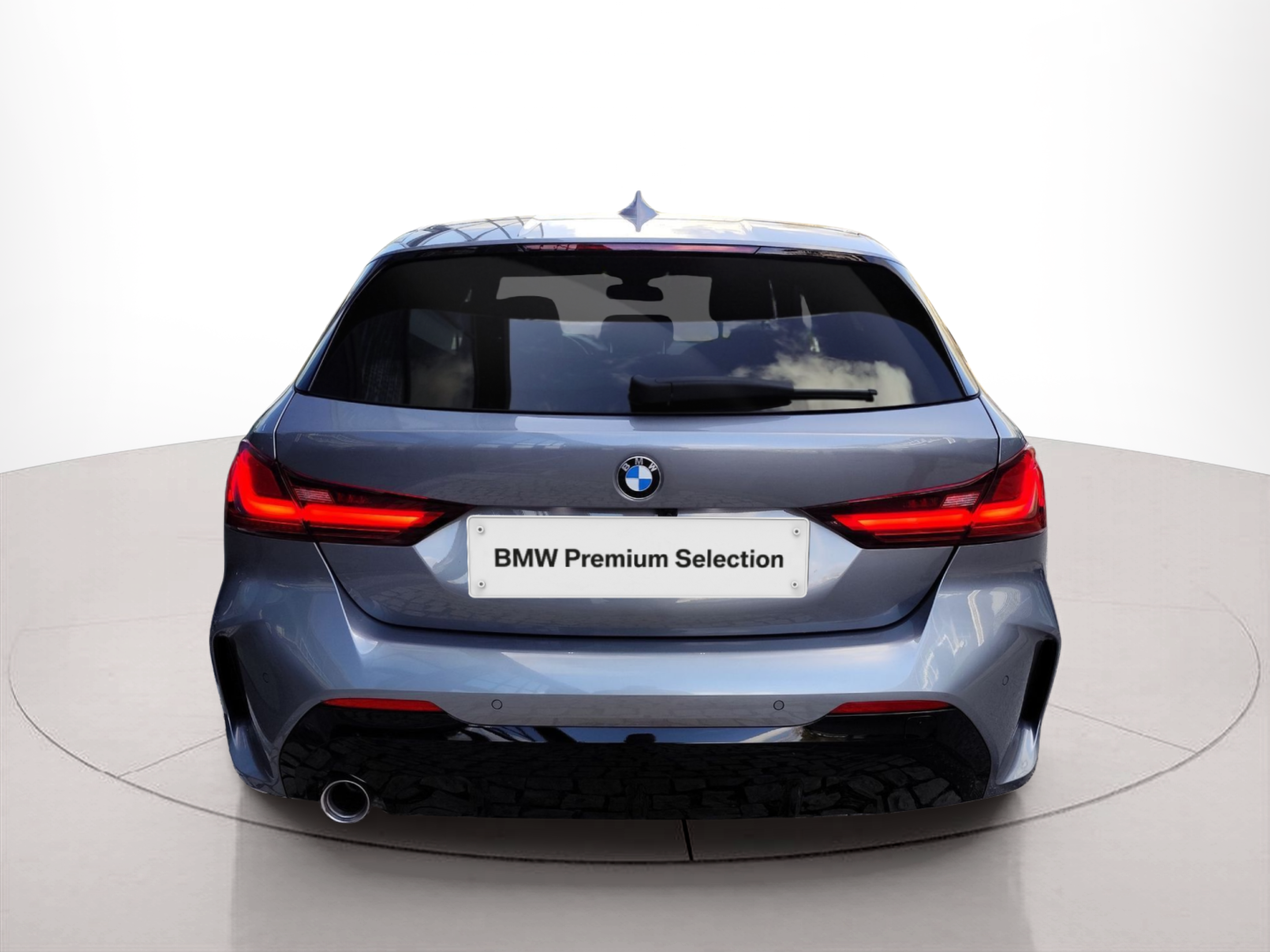 BMW Série 1 116d color Gris. Año 2024. 85KW(116CV). Diesel. En concesionario Santogal Oeiras de Oeiras