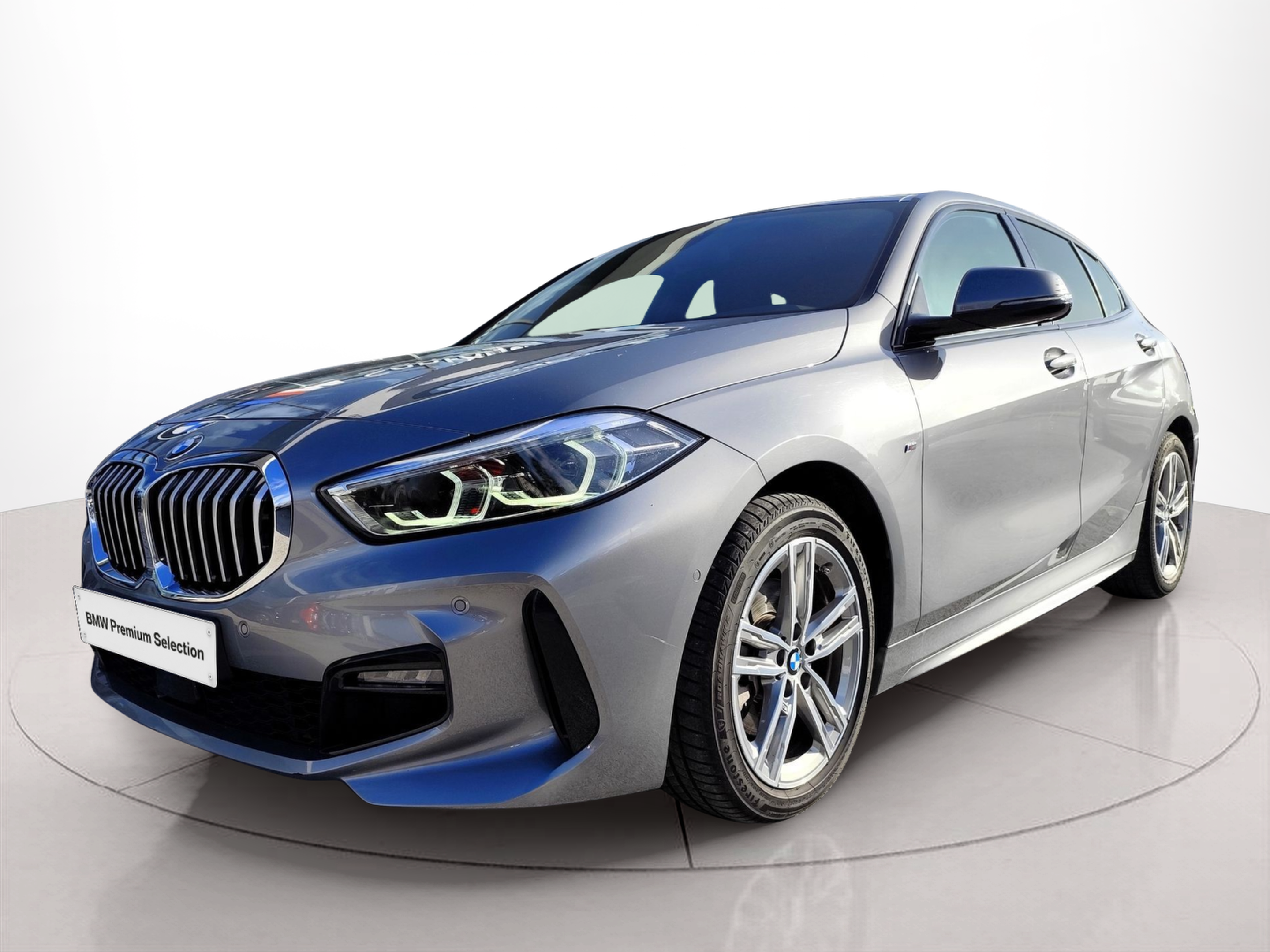 BMW Série 1 116d color Gris. Año 2024. 85KW(116CV). Diesel. En concesionario Santogal Oeiras de Oeiras