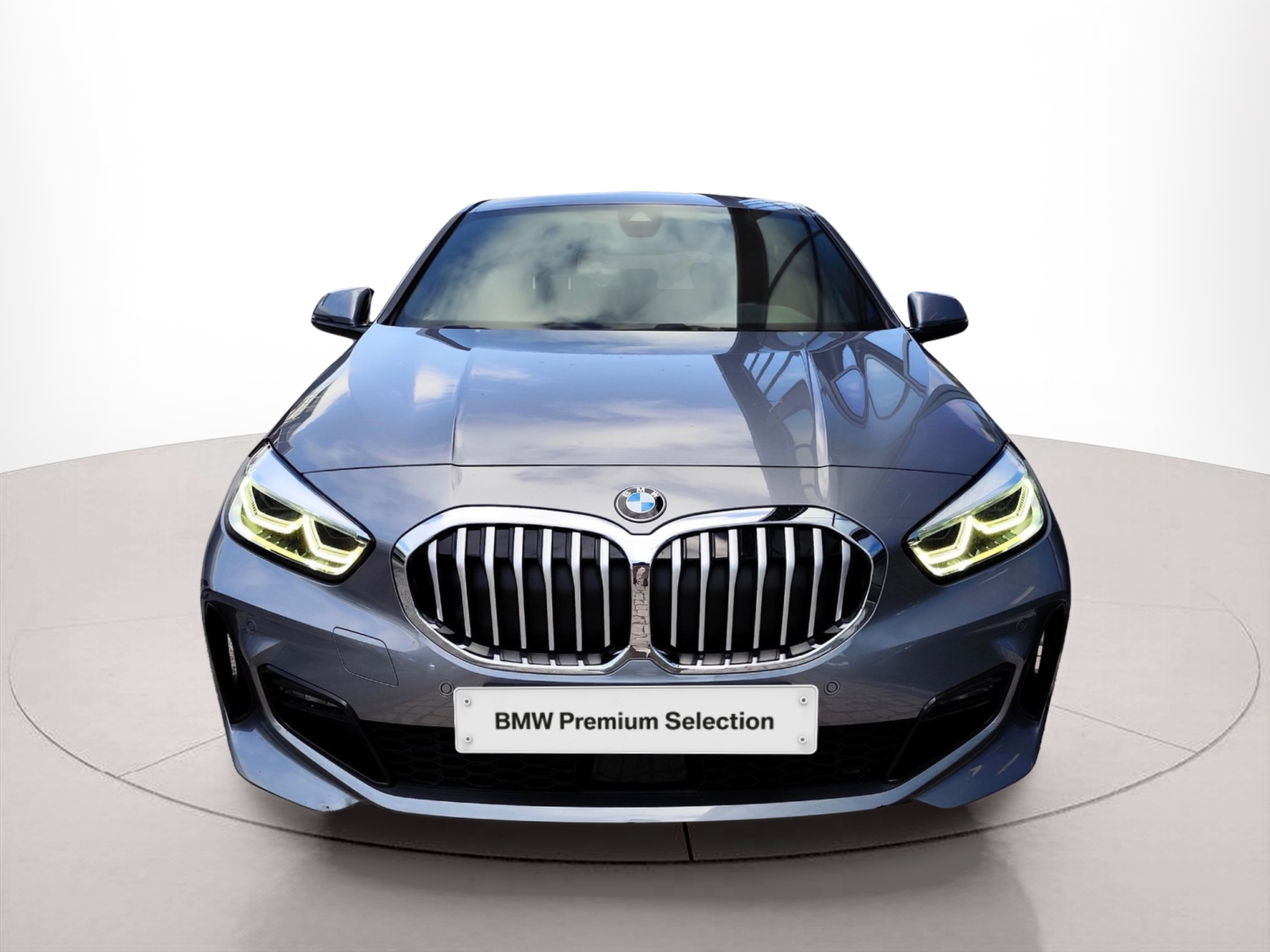 Fotos de BMW Série 1 116d color Gris. Año 2024. 85KW(116CV). Diesel. En concesionario Santogal Oeiras de Oeiras