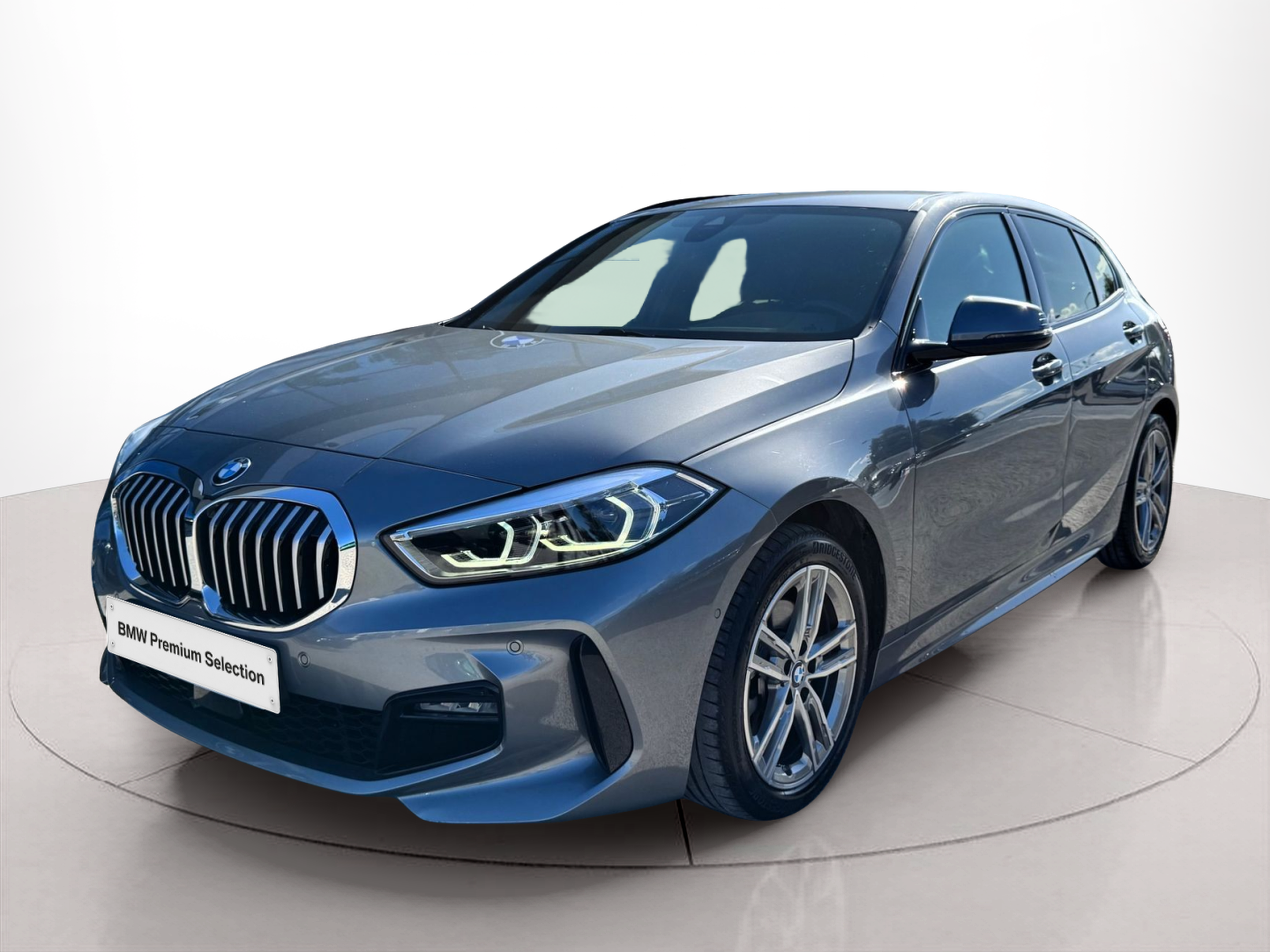 Fotos de BMW Série 1 116d color Gris. Año 2024. 85KW(116CV). Diesel. En concesionario Santogal Oeiras de Oeiras