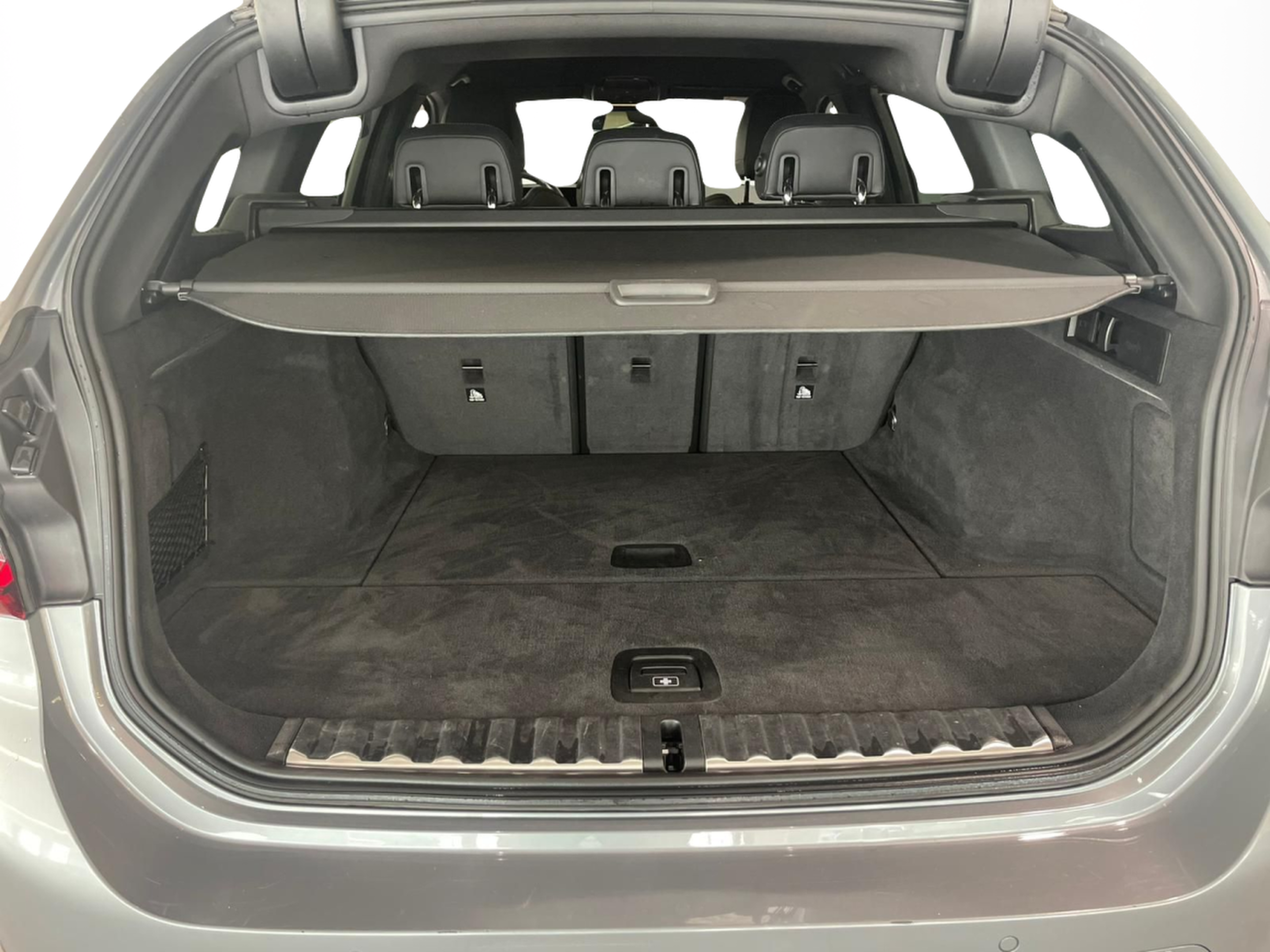 BMW Série 3 320d Touring color Gris. Año 2024. 140KW(190CV). Diesel. En concesionario Santogal Carnaxide de Oeiras